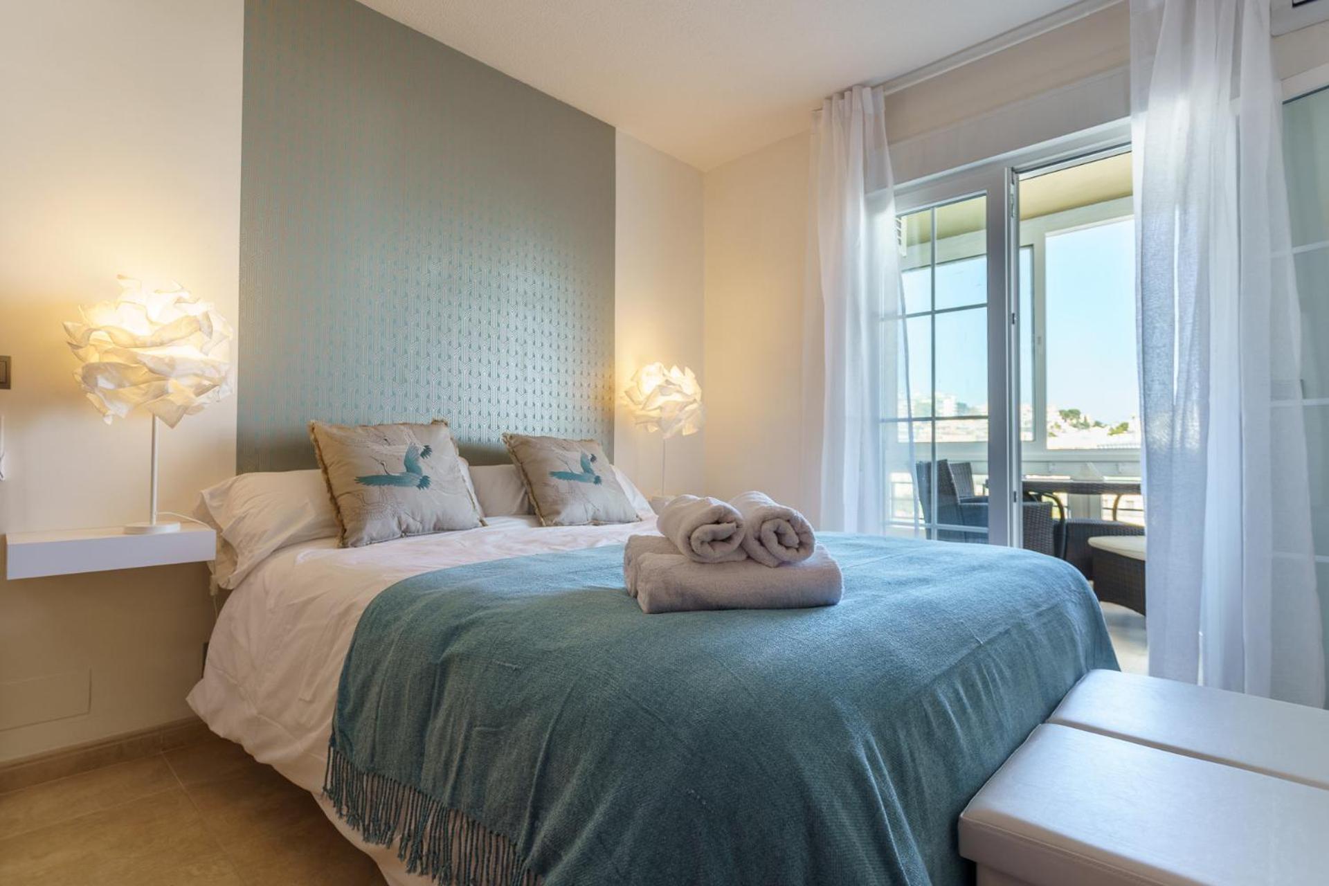 Apartamento de dos habitaciones con terraza y vista al mar