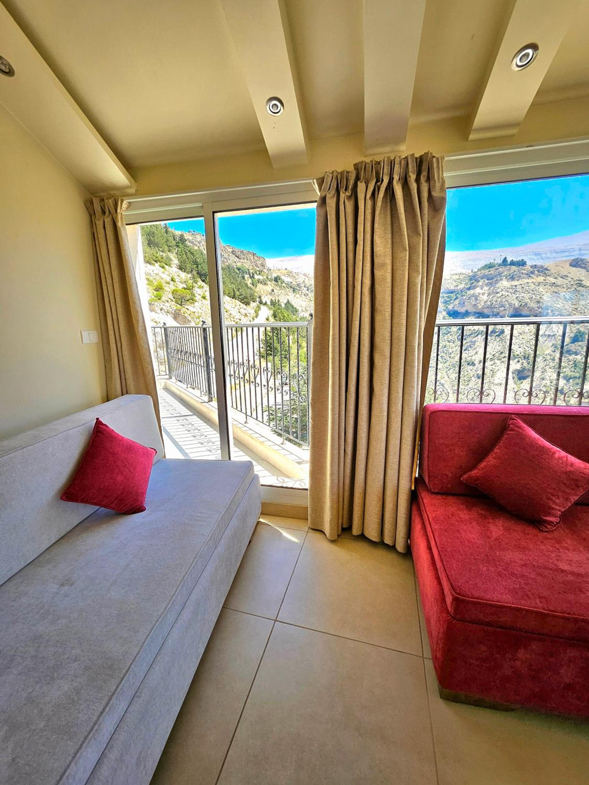 Deluxe Family Suite photo 3