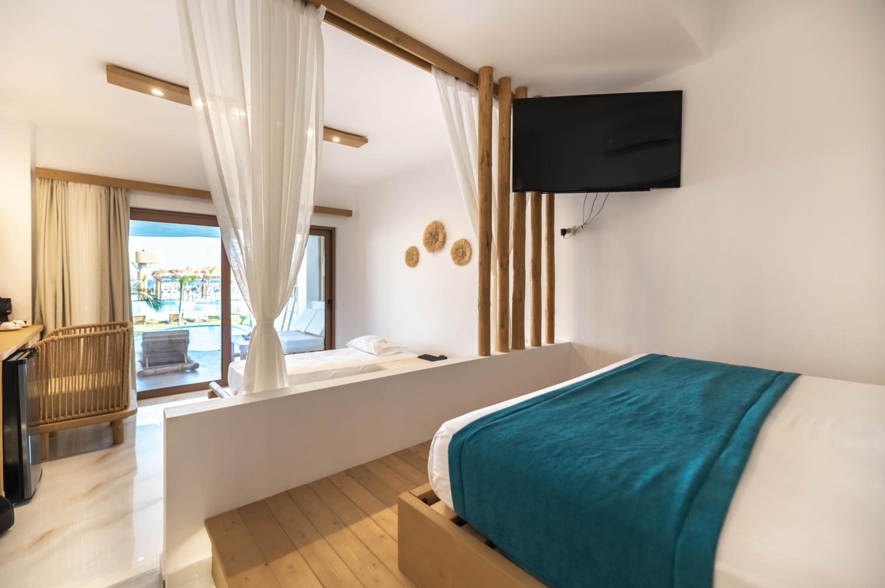 Luxury Ocean Front Suite With Private Pool And Whirlpool (Beachfront Building)