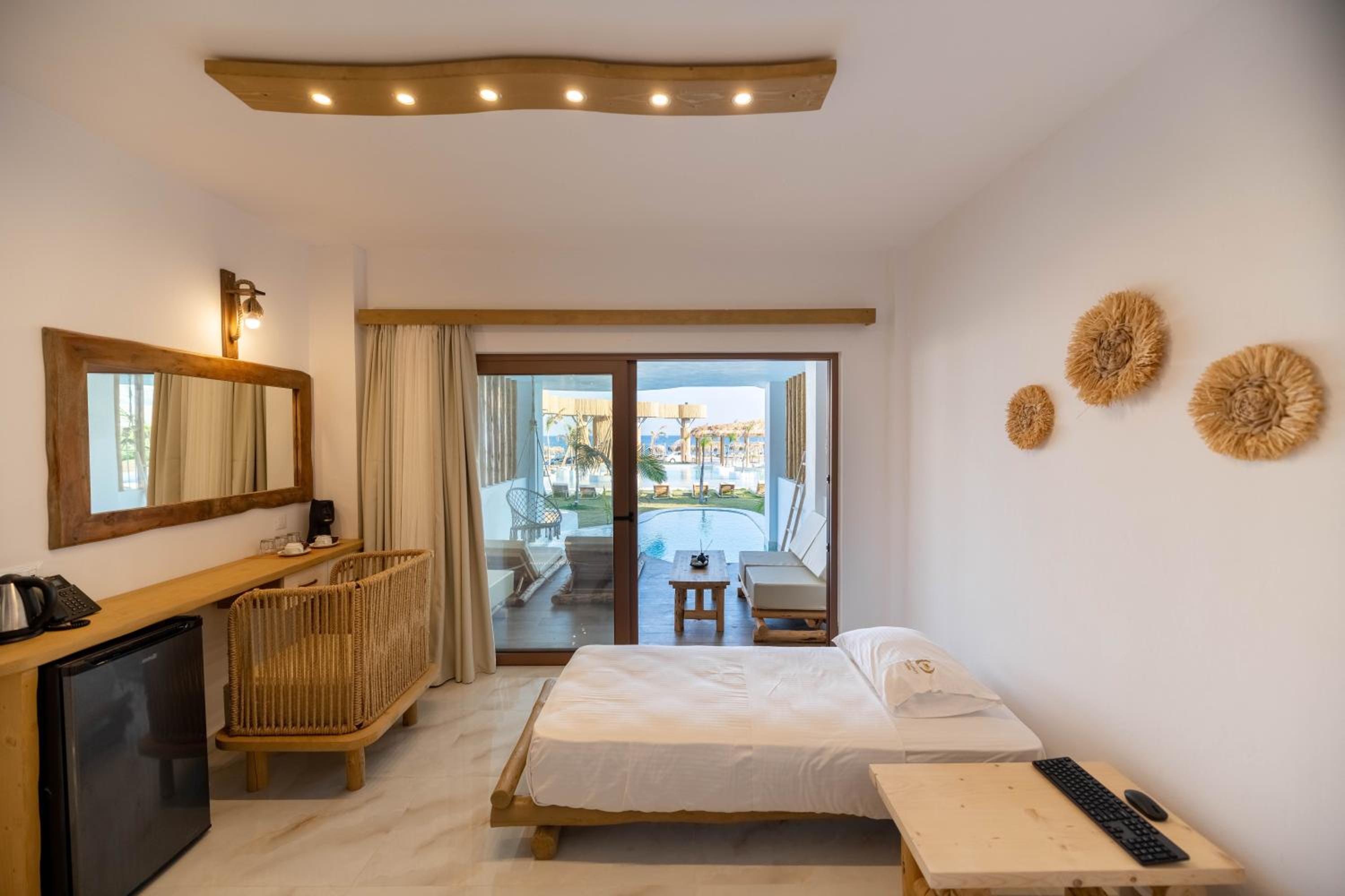Luxury Ocean Front Suite With Private Pool And Whirlpool (Beachfront Building) photo 3