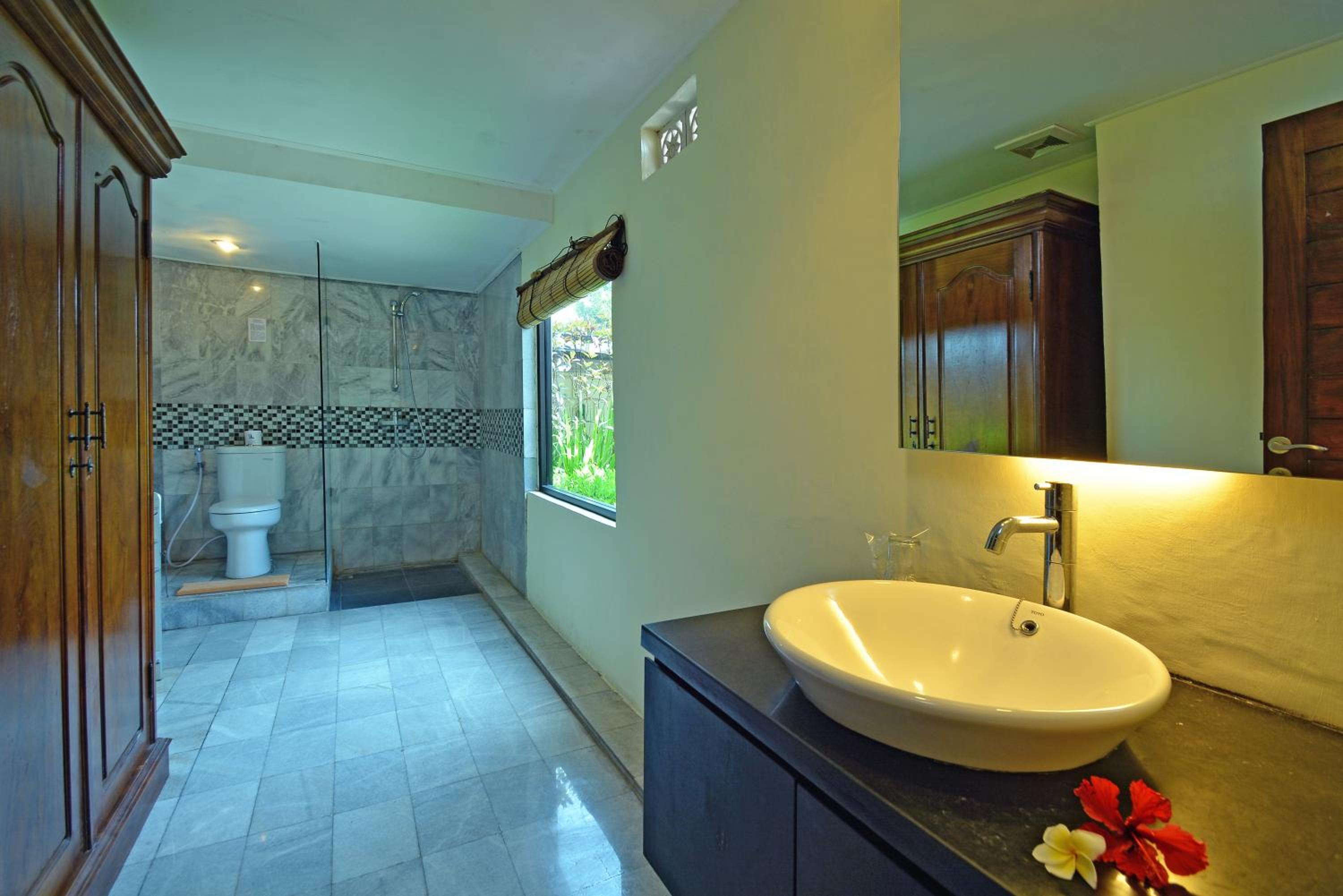 Upstairs Villa - Photo 8
