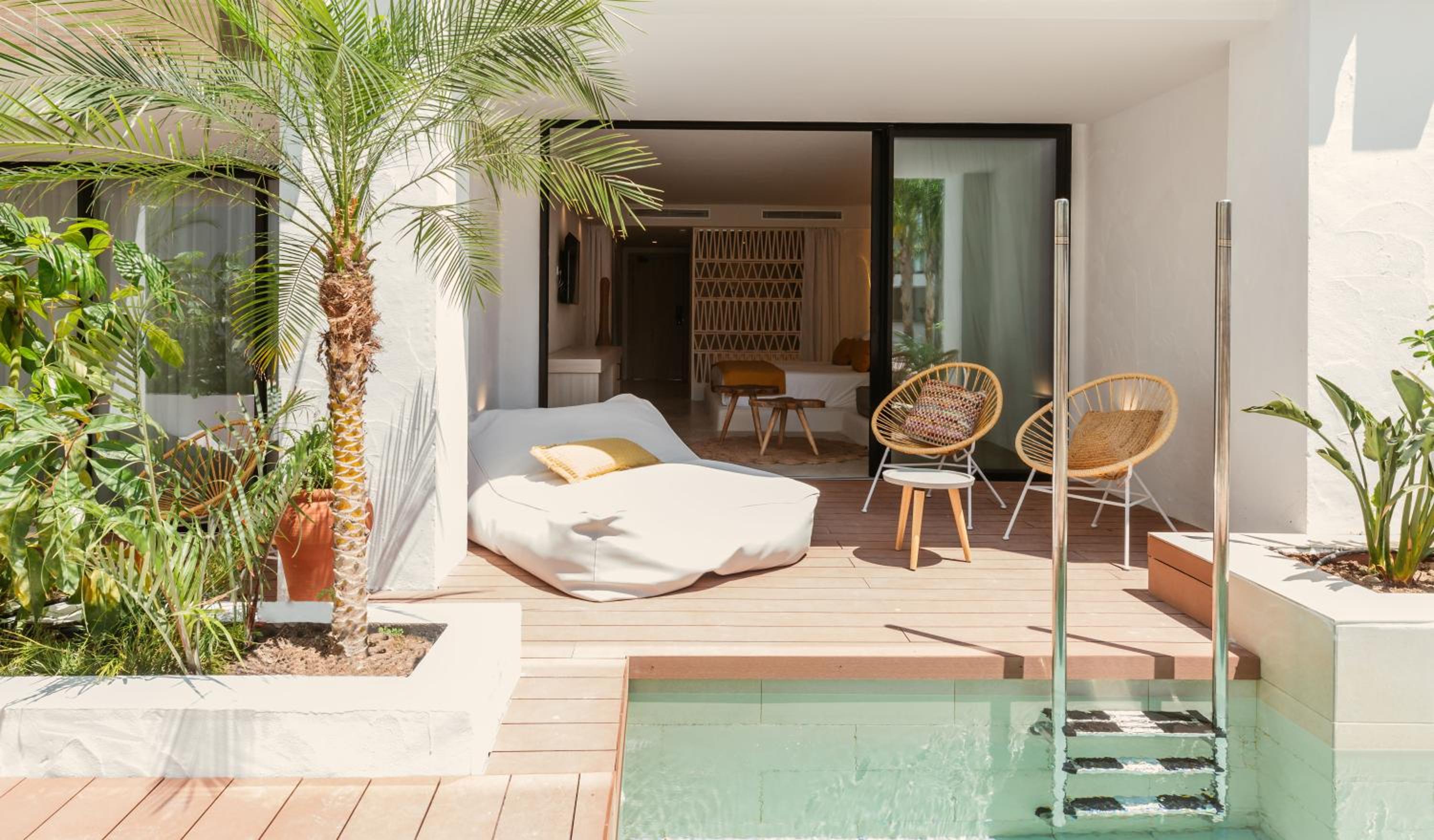 Swim Up Double Room - Photo 3