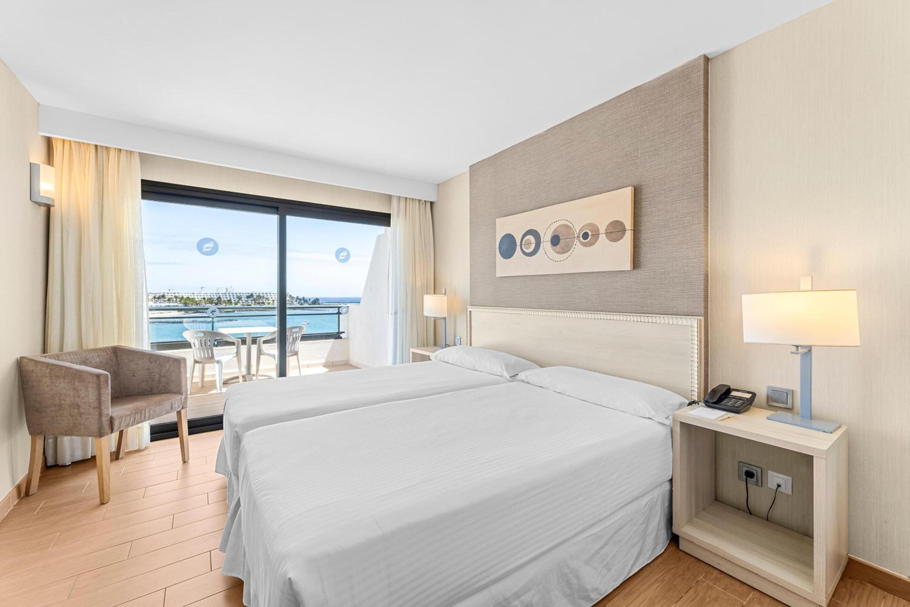 Double or Twin Room with Sea View