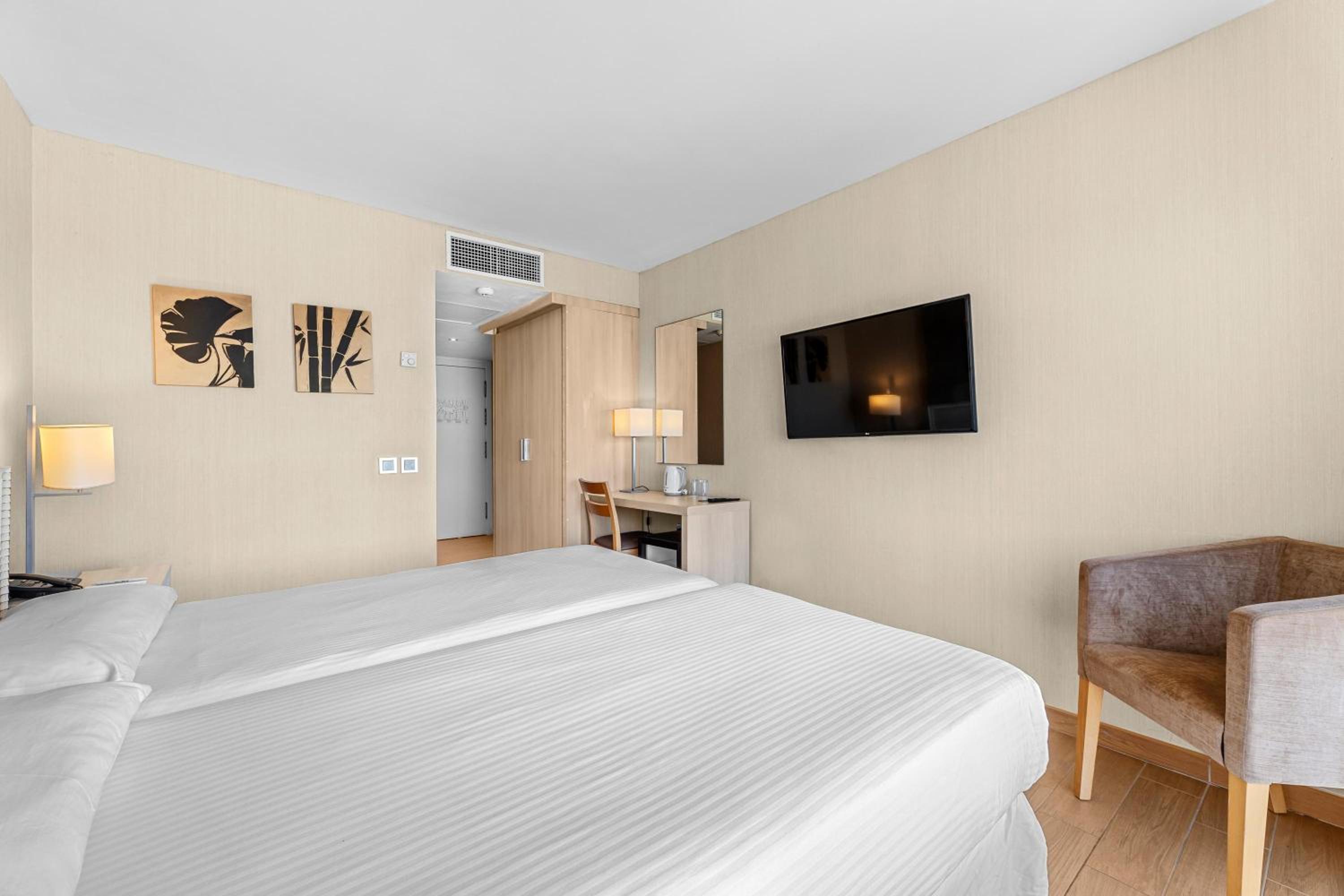 Double or Twin Room with Sea View