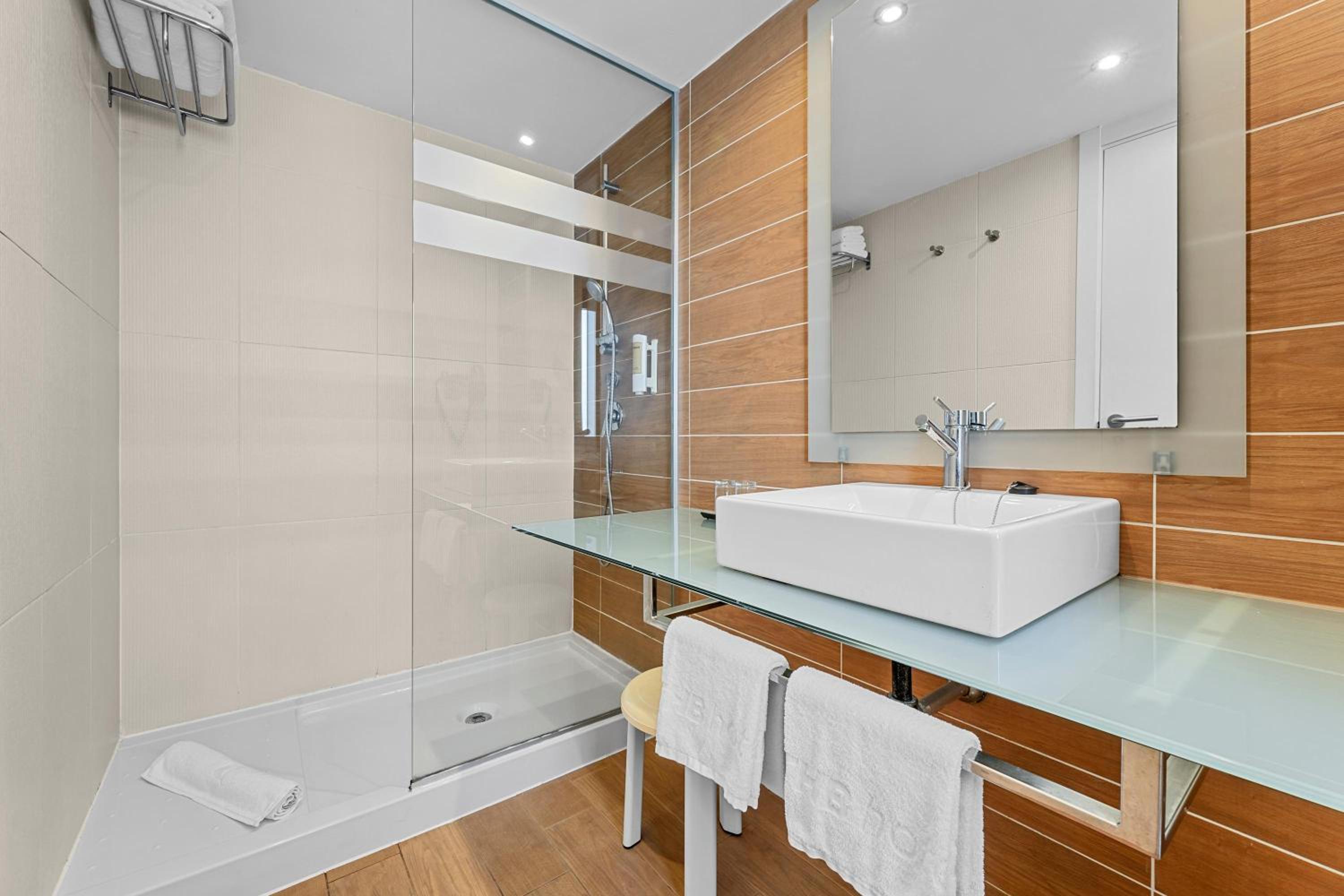 Double or Twin Room with Sea View