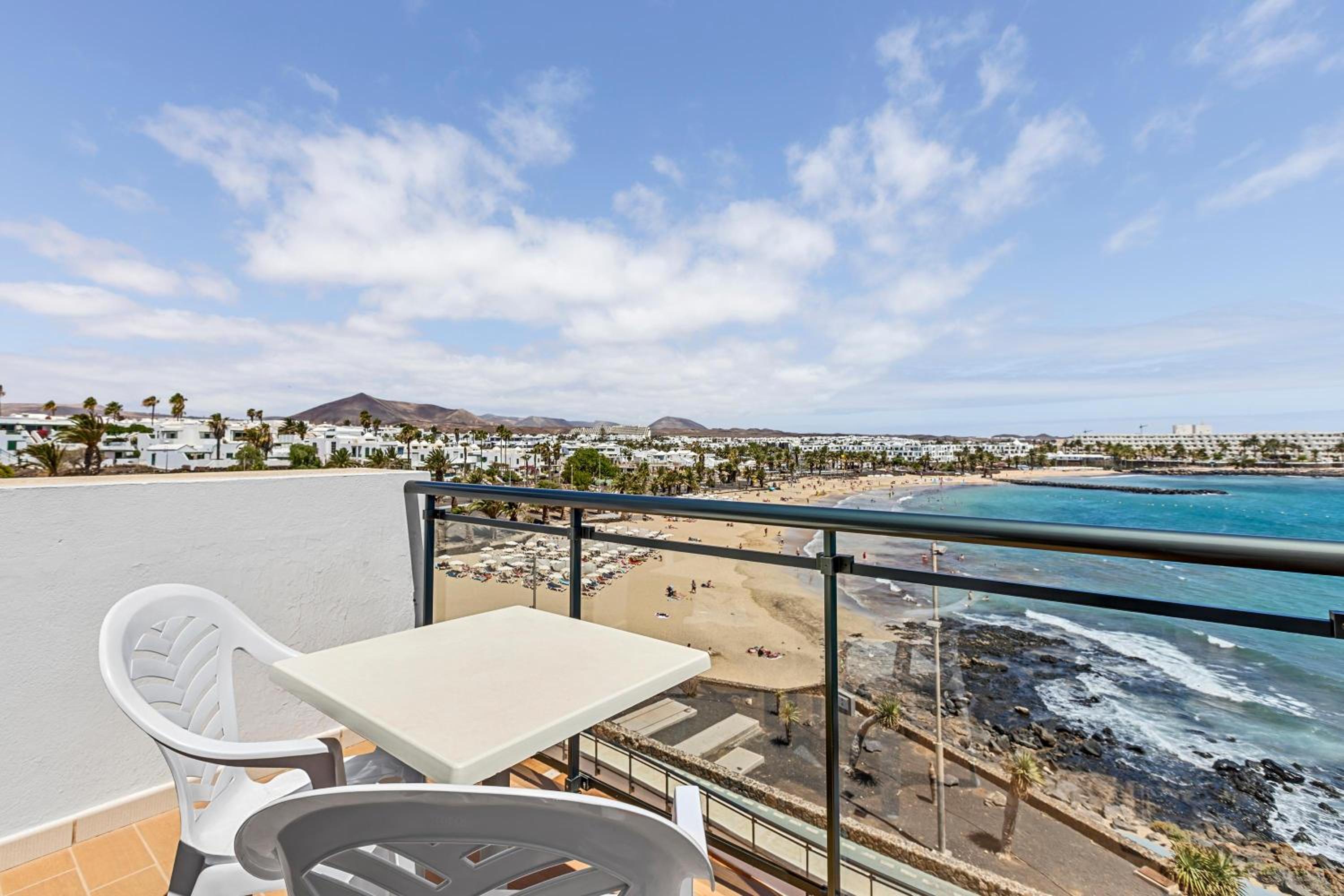 Superior Double Or Twin Room With Sea View thumbnail 5