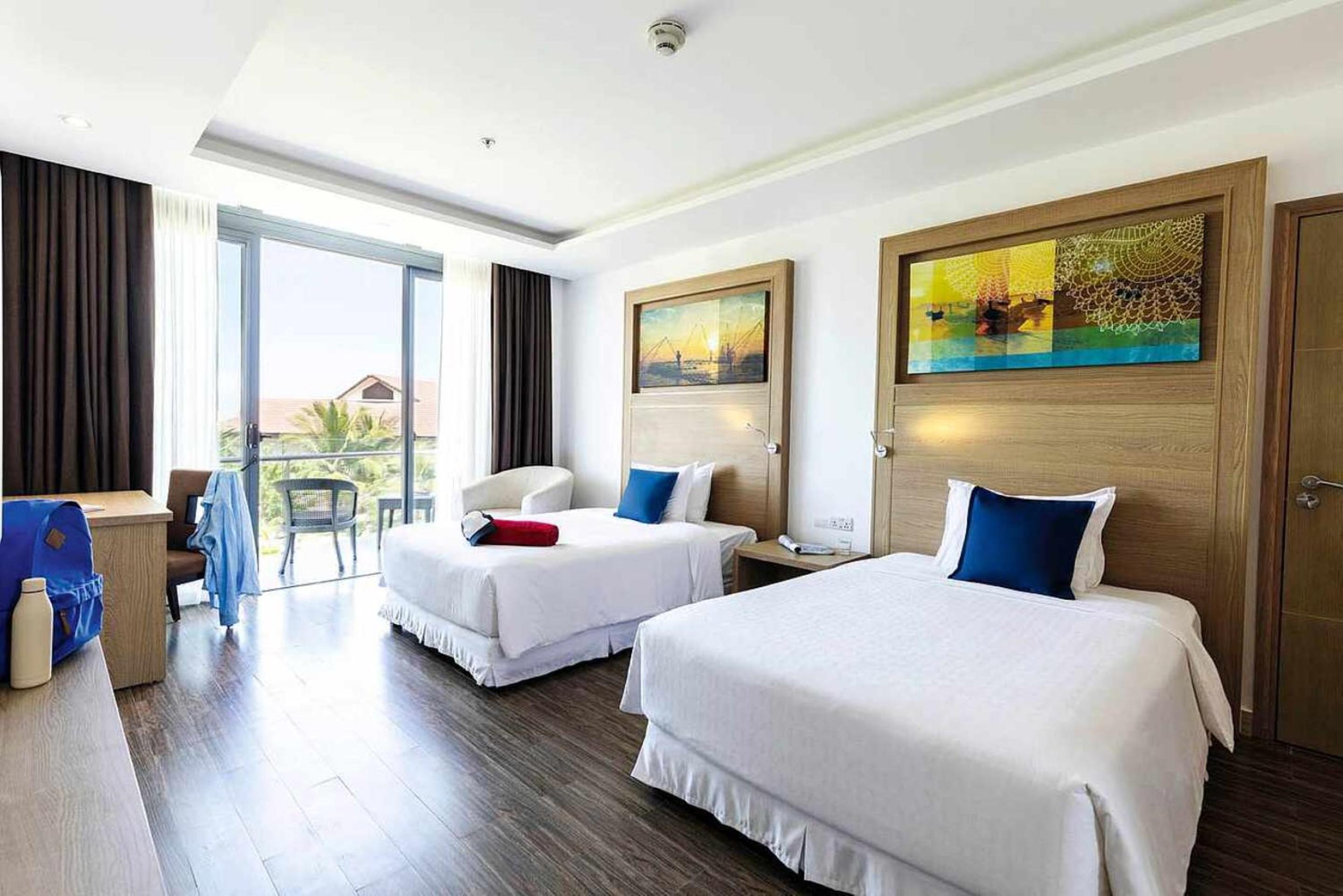 Family Room with Balcony photo 3