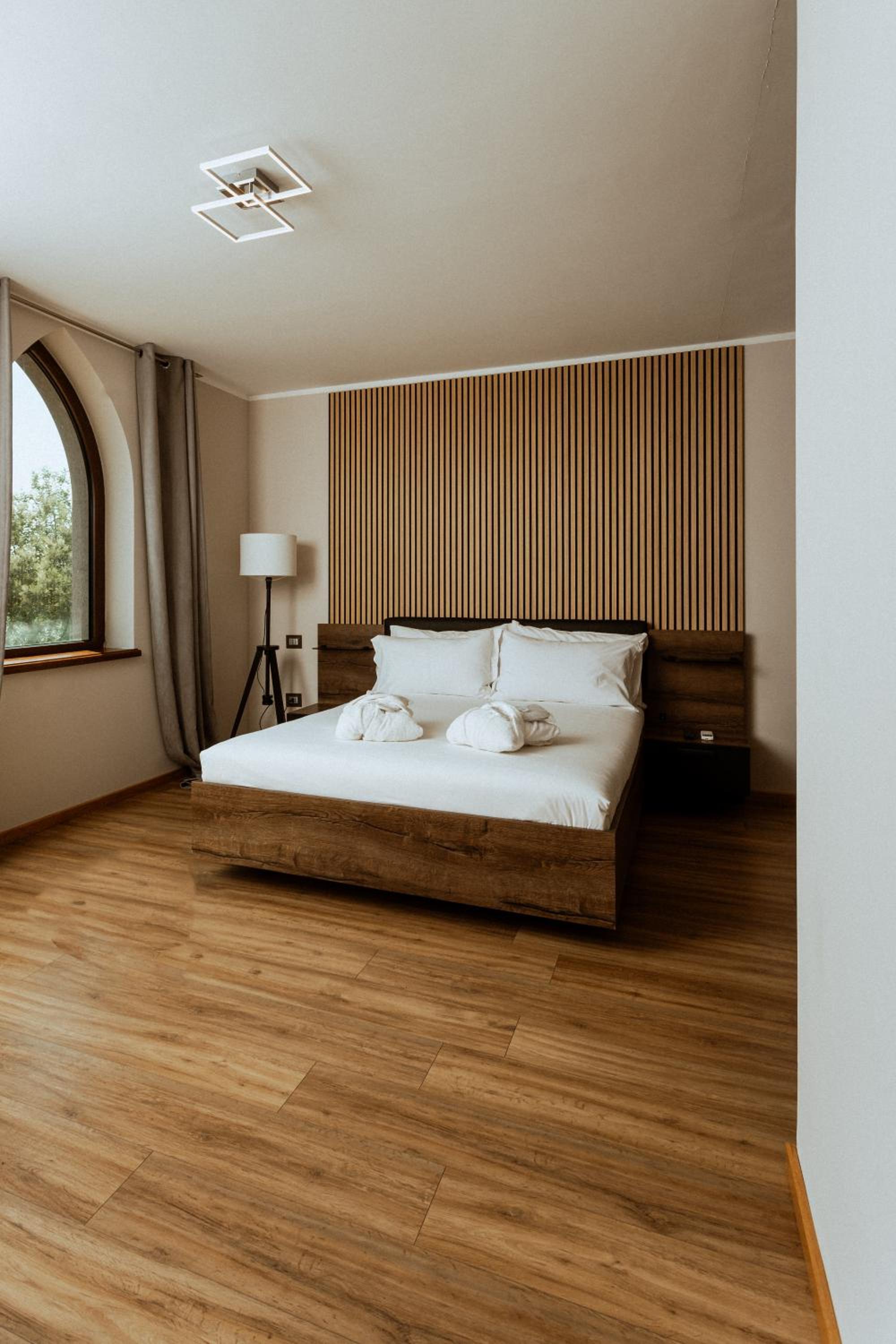 Suite with Spa Access - Photo 3
