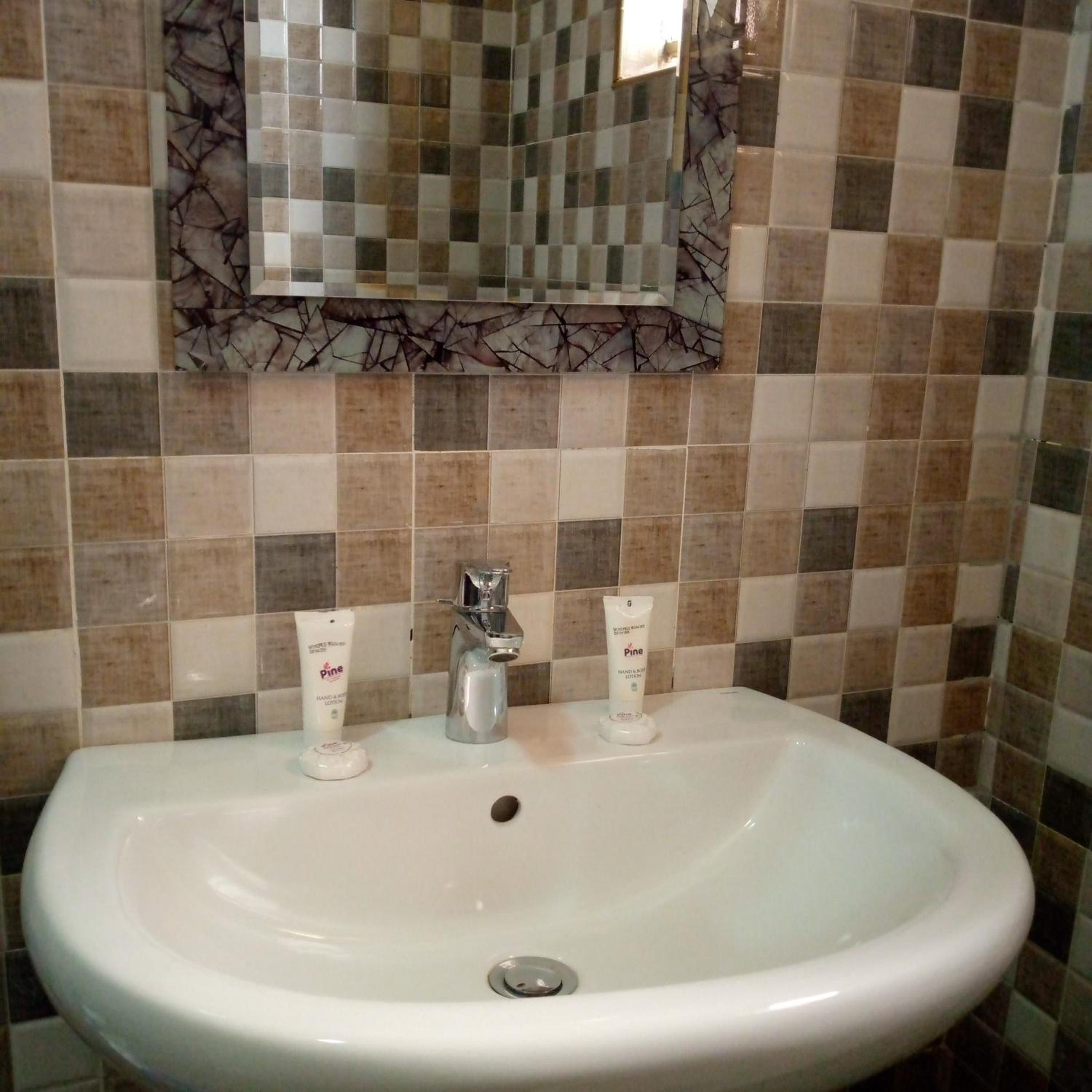 Single Room - Photo 2