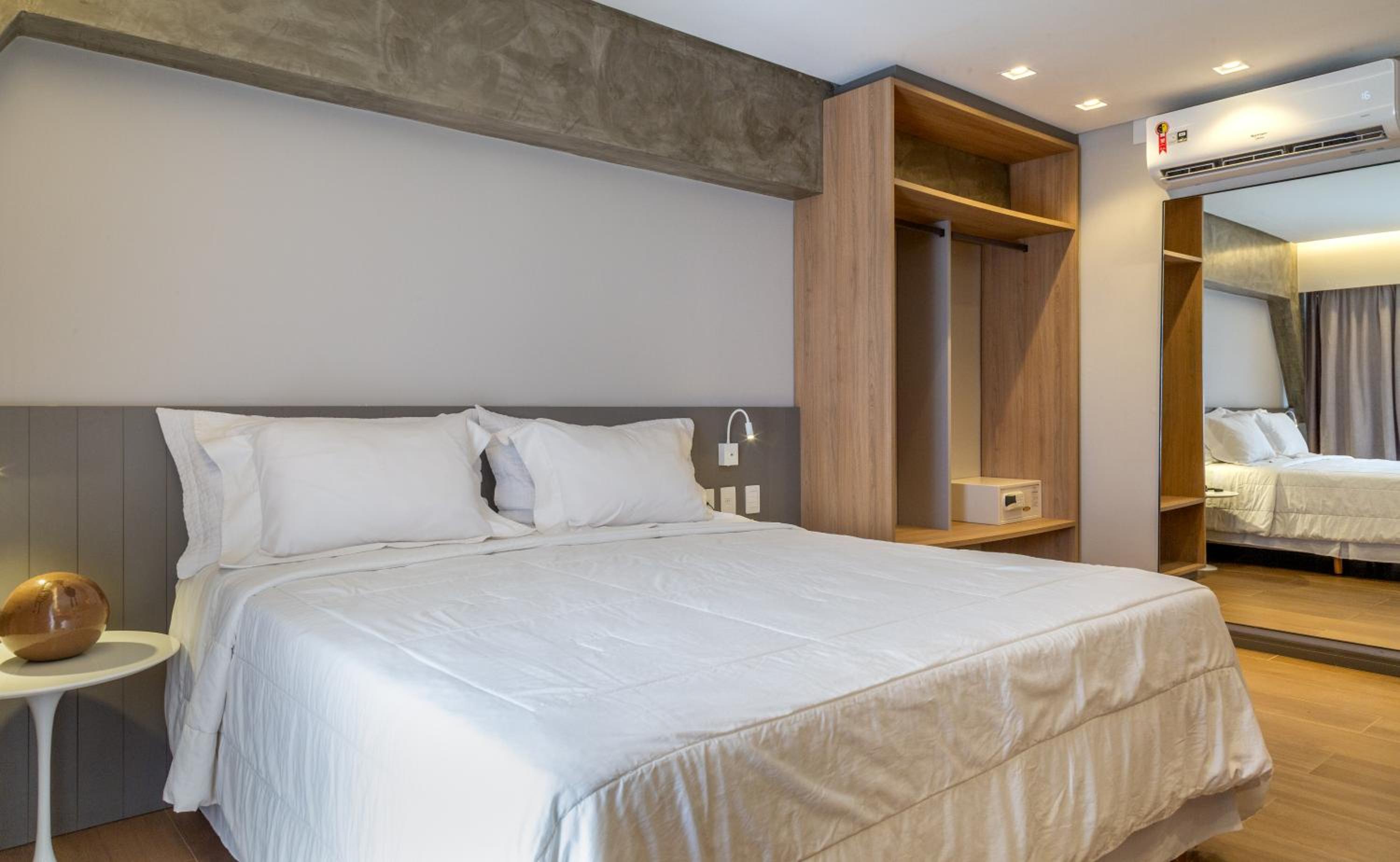 Executive Suite - Photo 2
