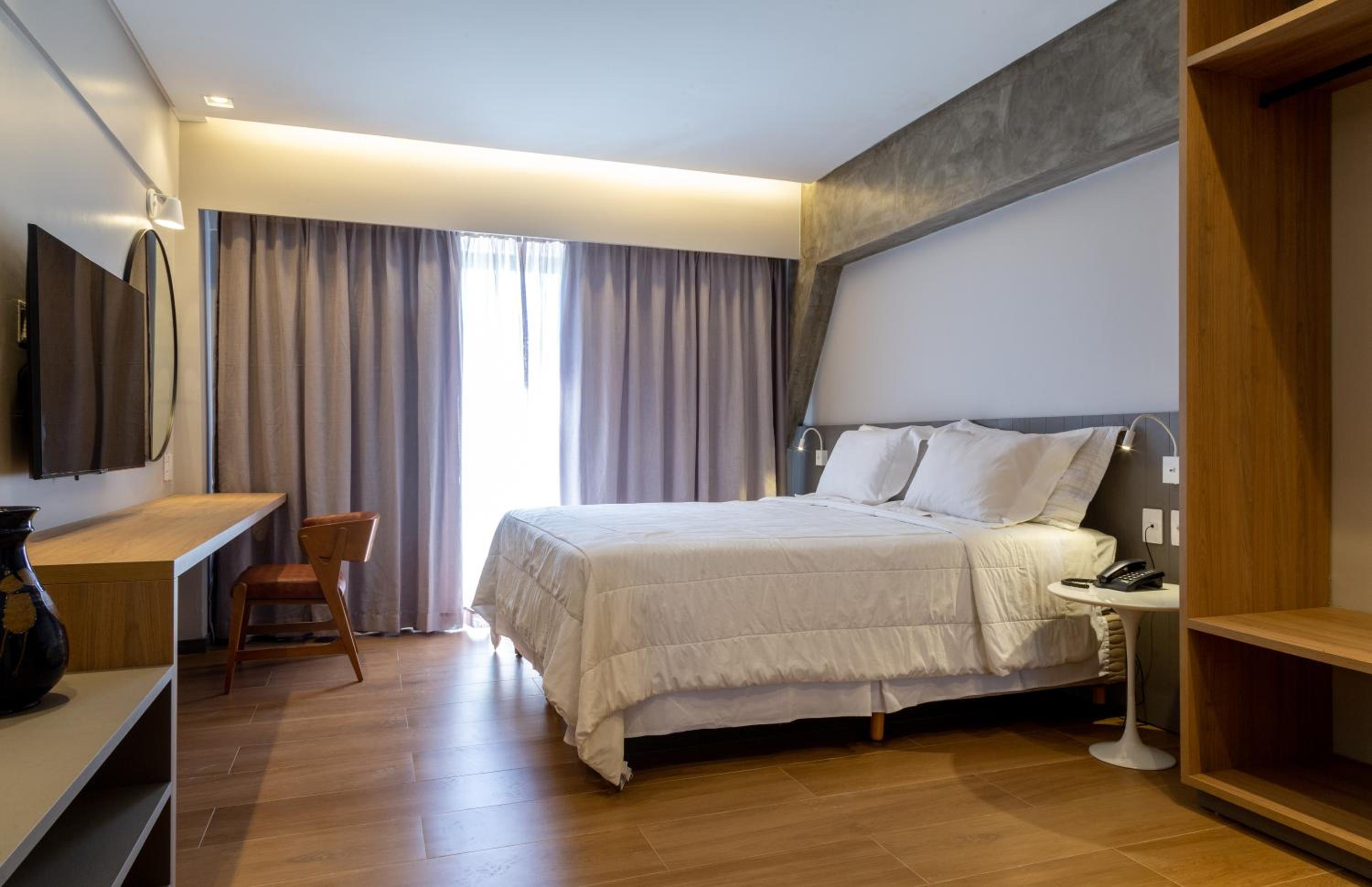 Executive Suite - Photo 1