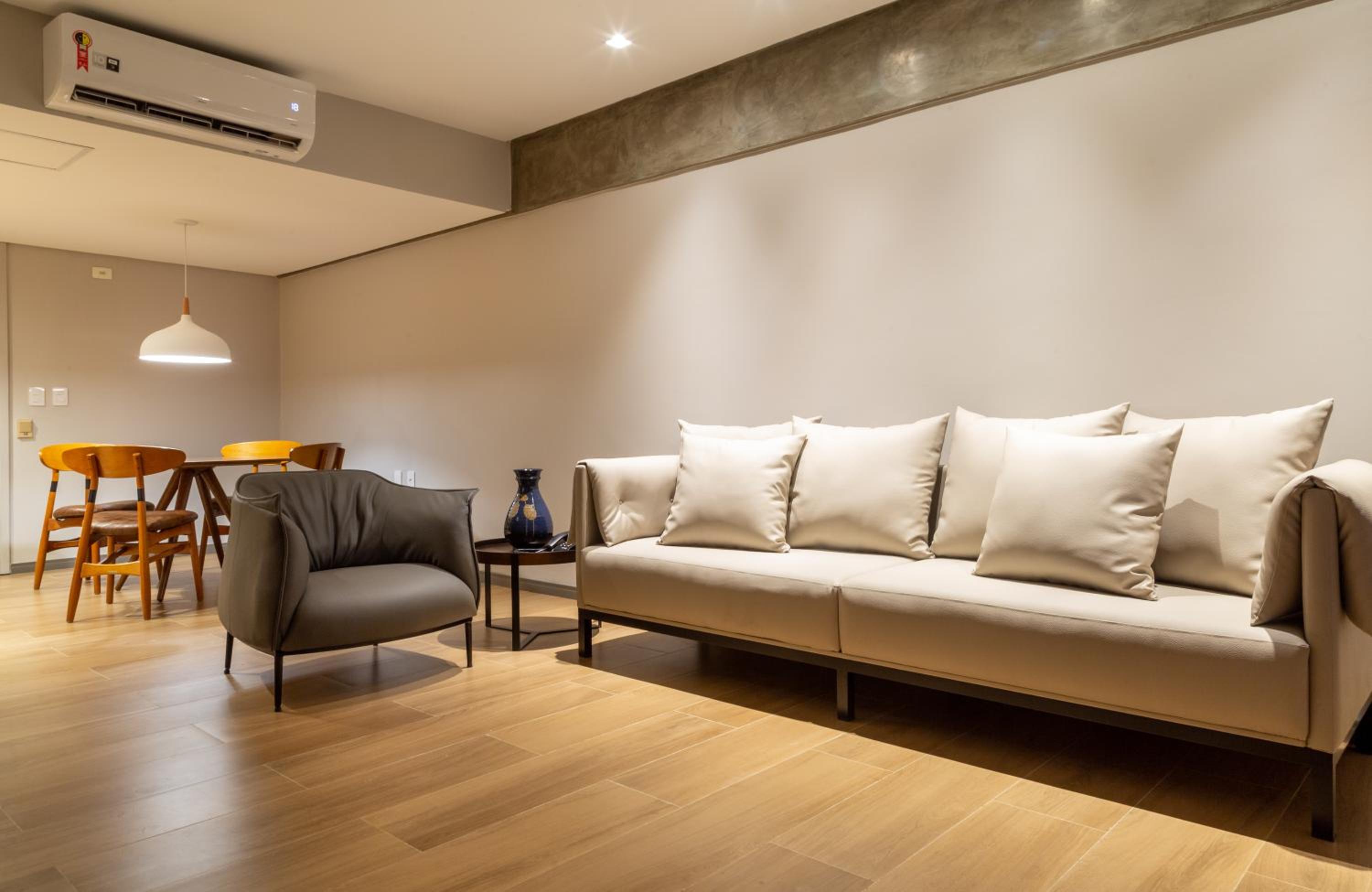 Executive Suite - Photo 3