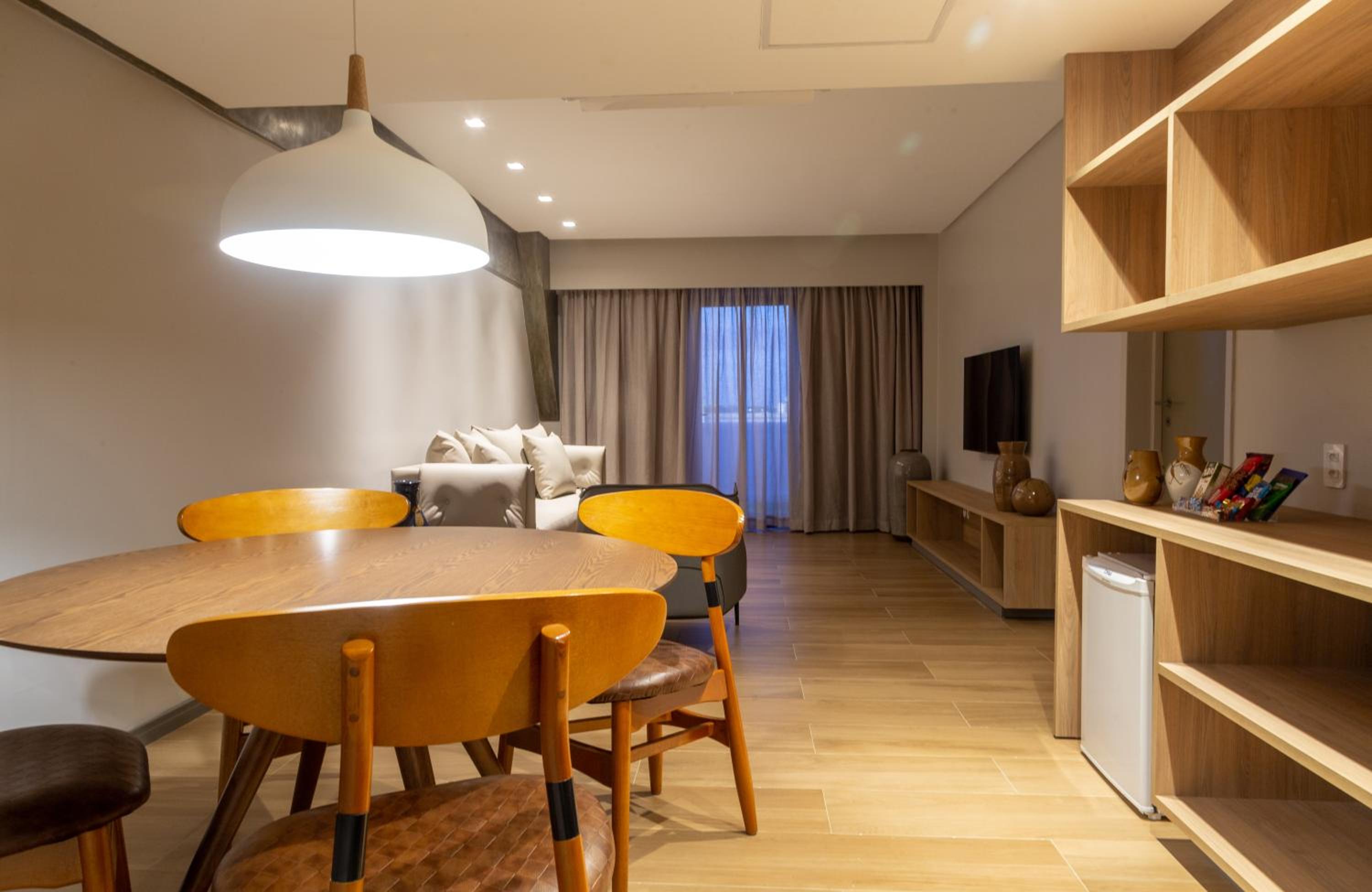 Executive Suite - Photo 4