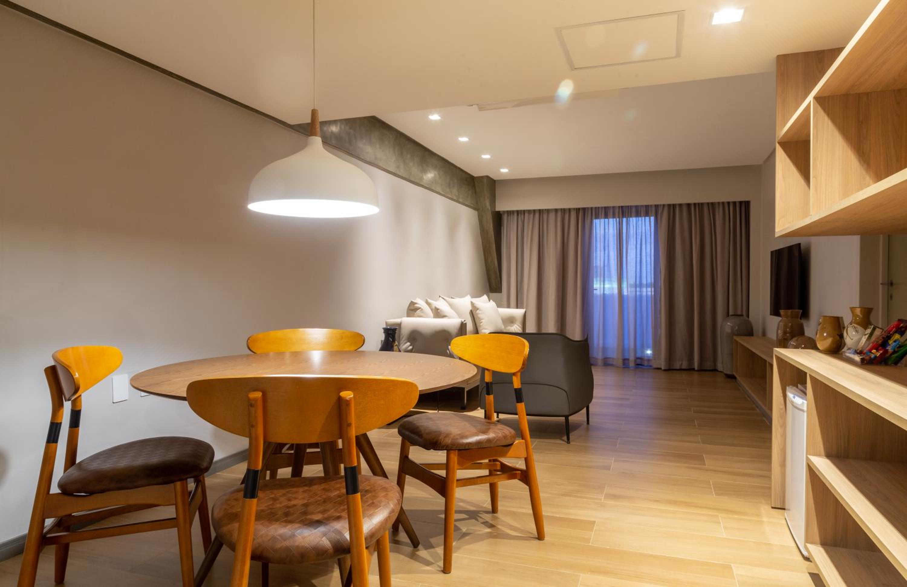 Executive Suite - Photo 6