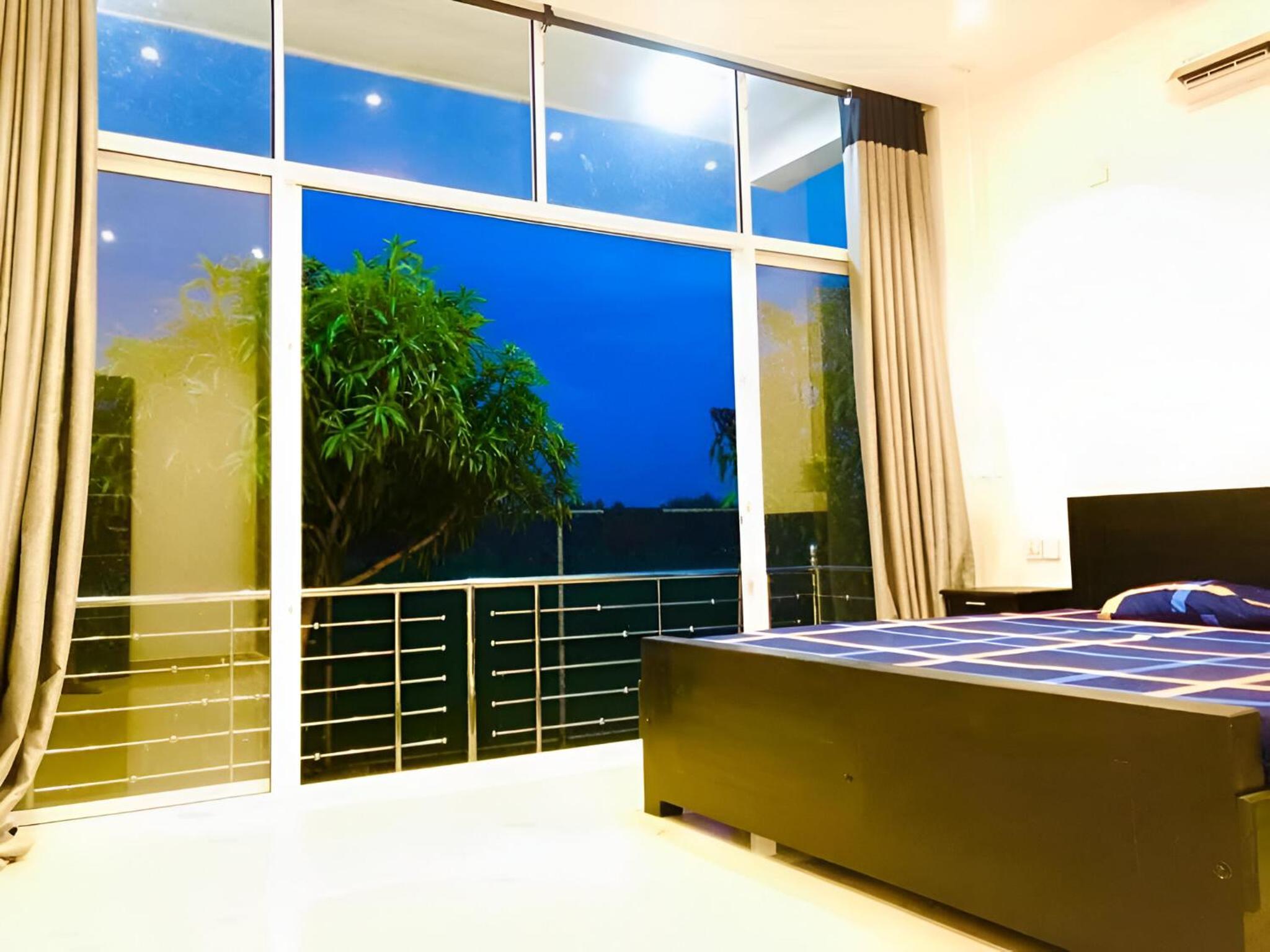 Deluxe Double Room with Balcony photo 1