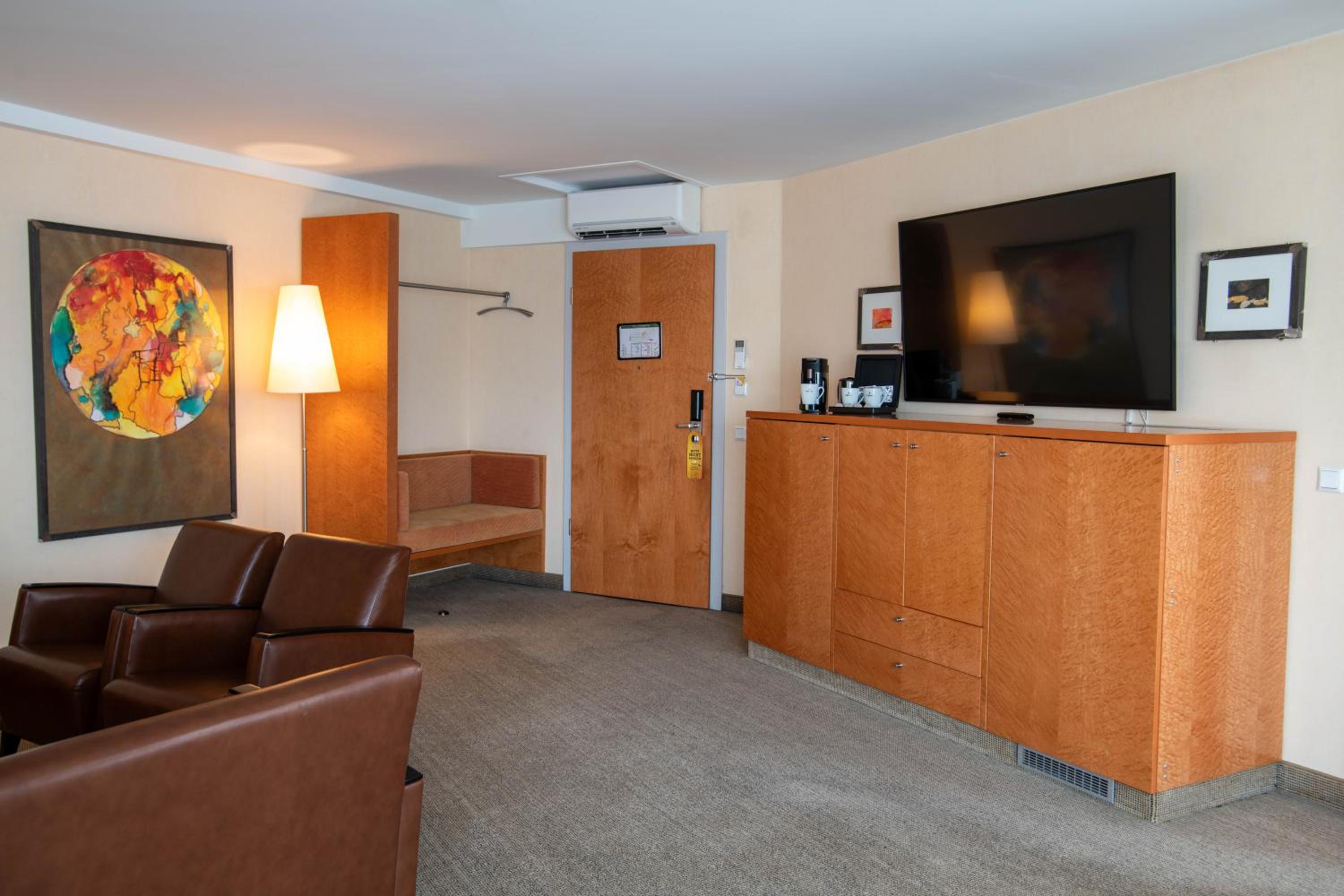 Family Room - Photo 2