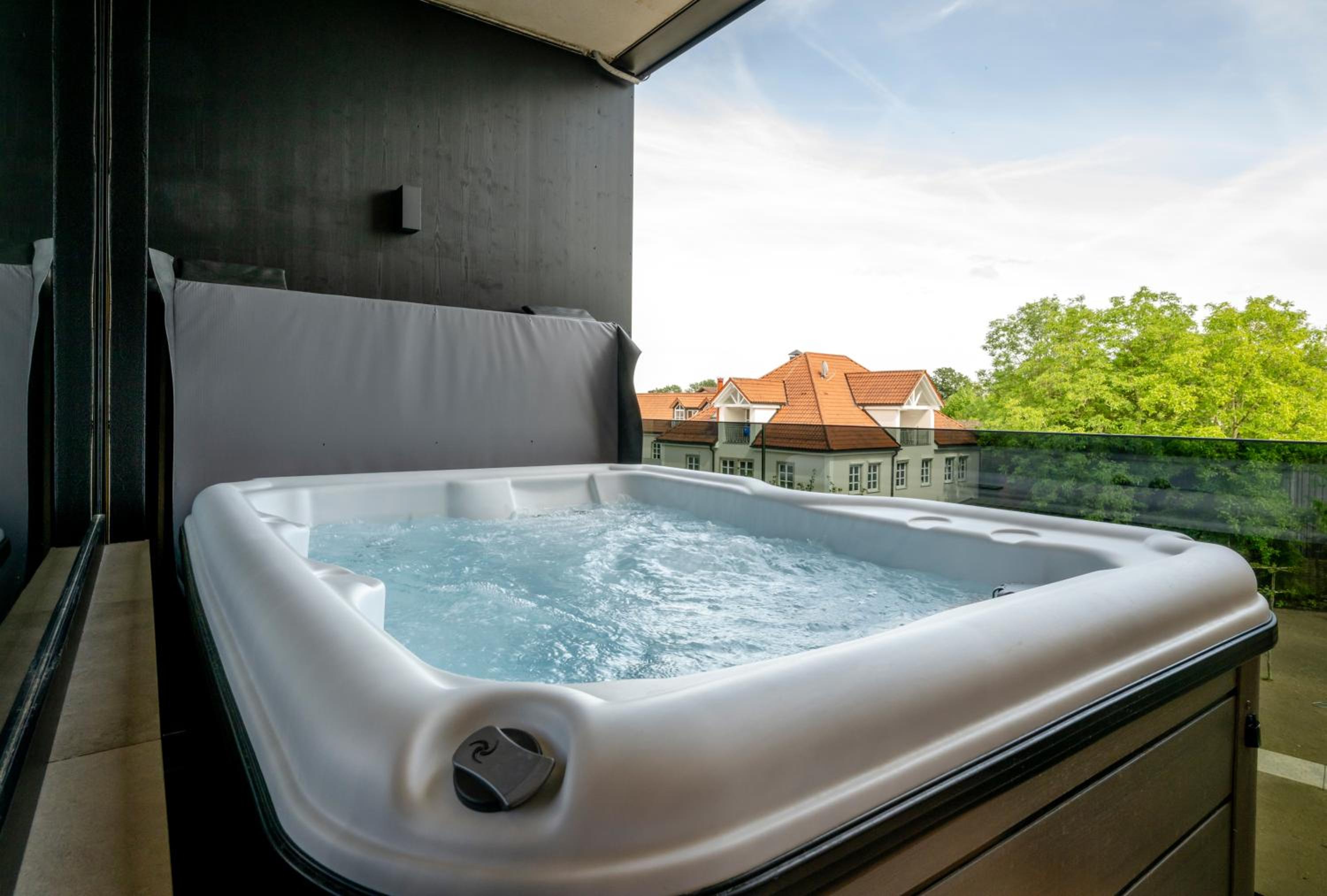Suite with Spa Bath
