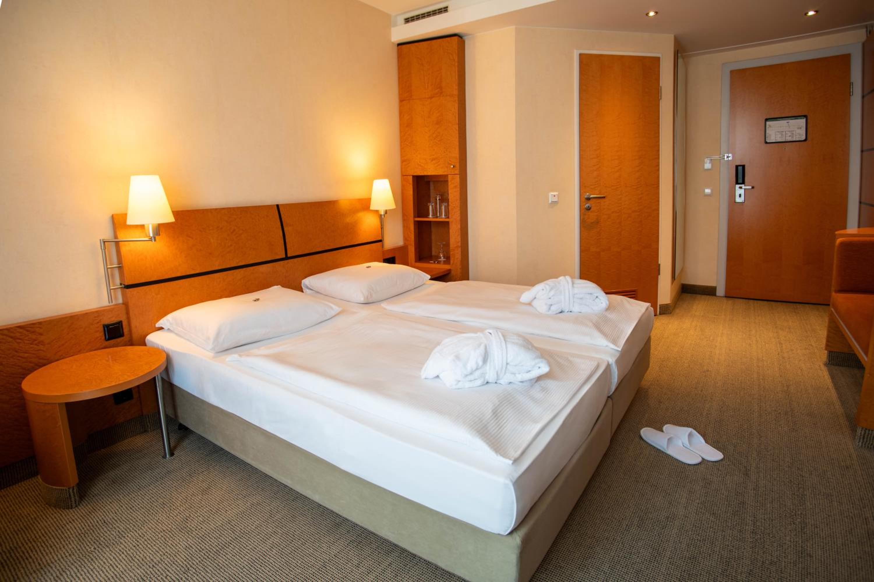 Standard Double Room - Photo 5