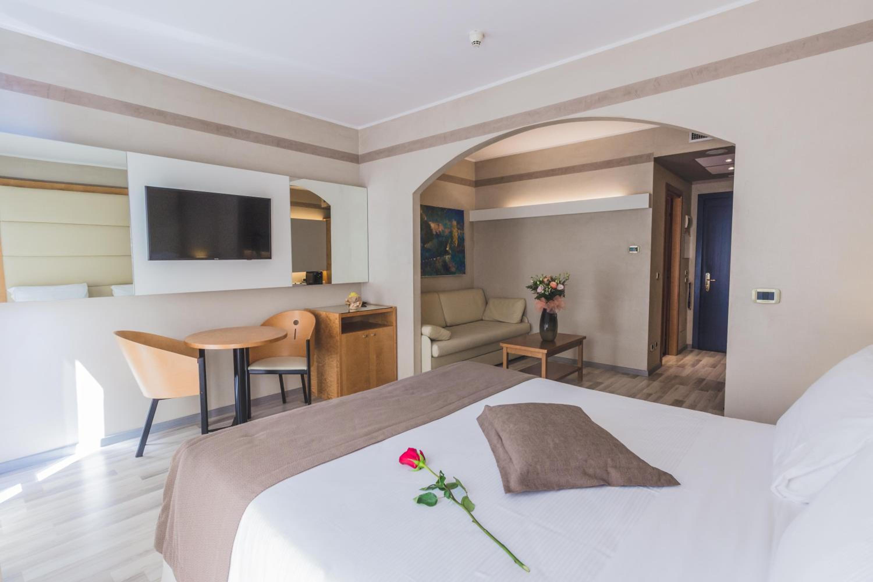 Junior Suite with Hot Tub - Photo 1