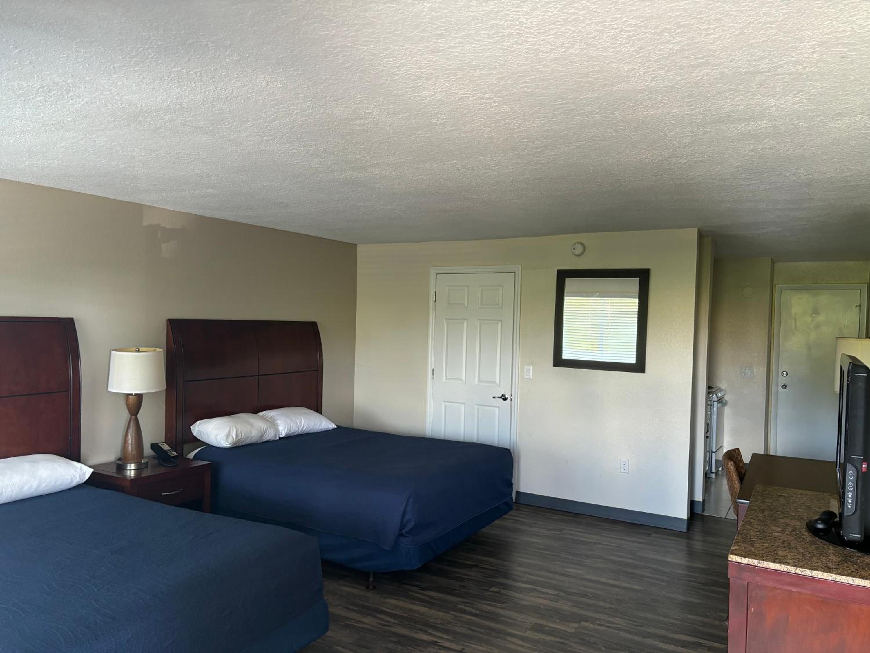 Deluxe Double Kitchenette - Photo 1