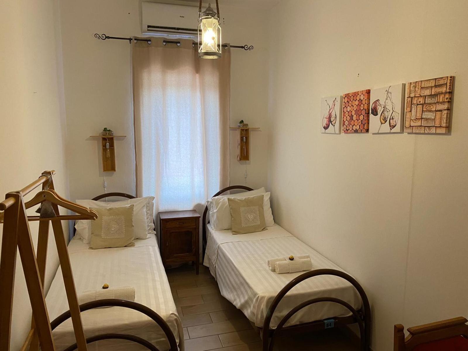 Quadruple Room with Bathroom - Photo 1
