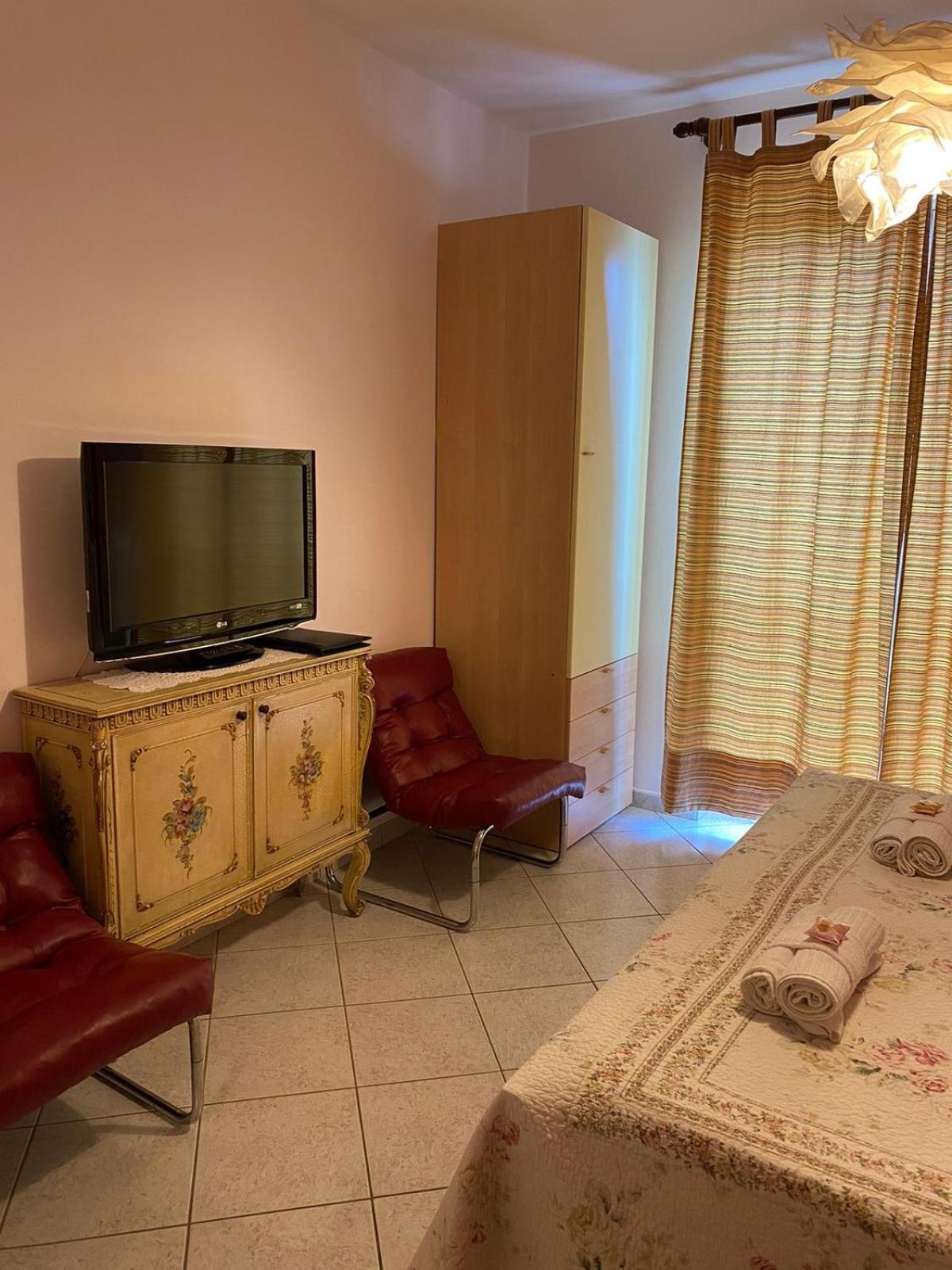 Double Room with Balcony - Photo 7