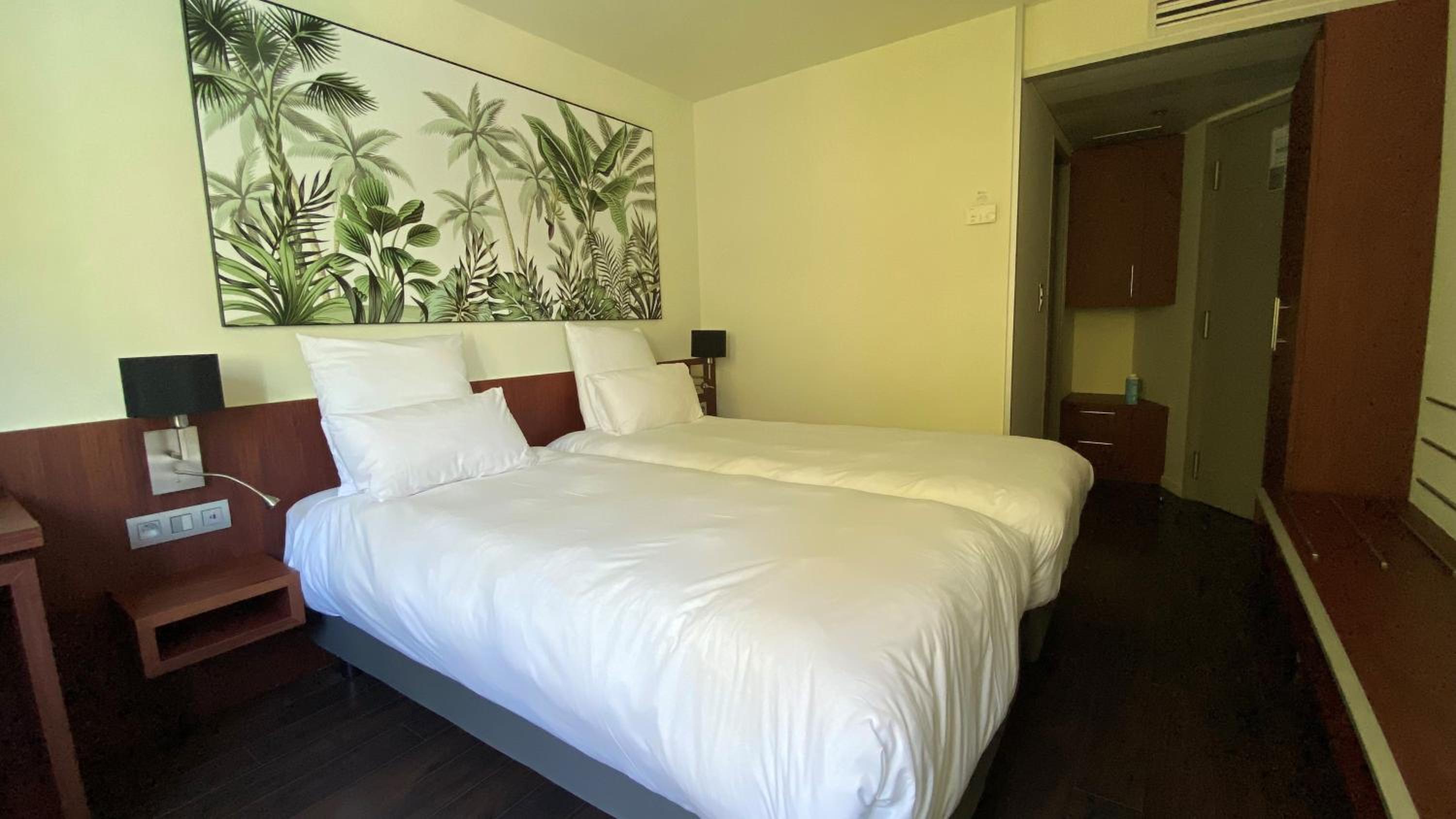 Standard Twin Room - Photo 17