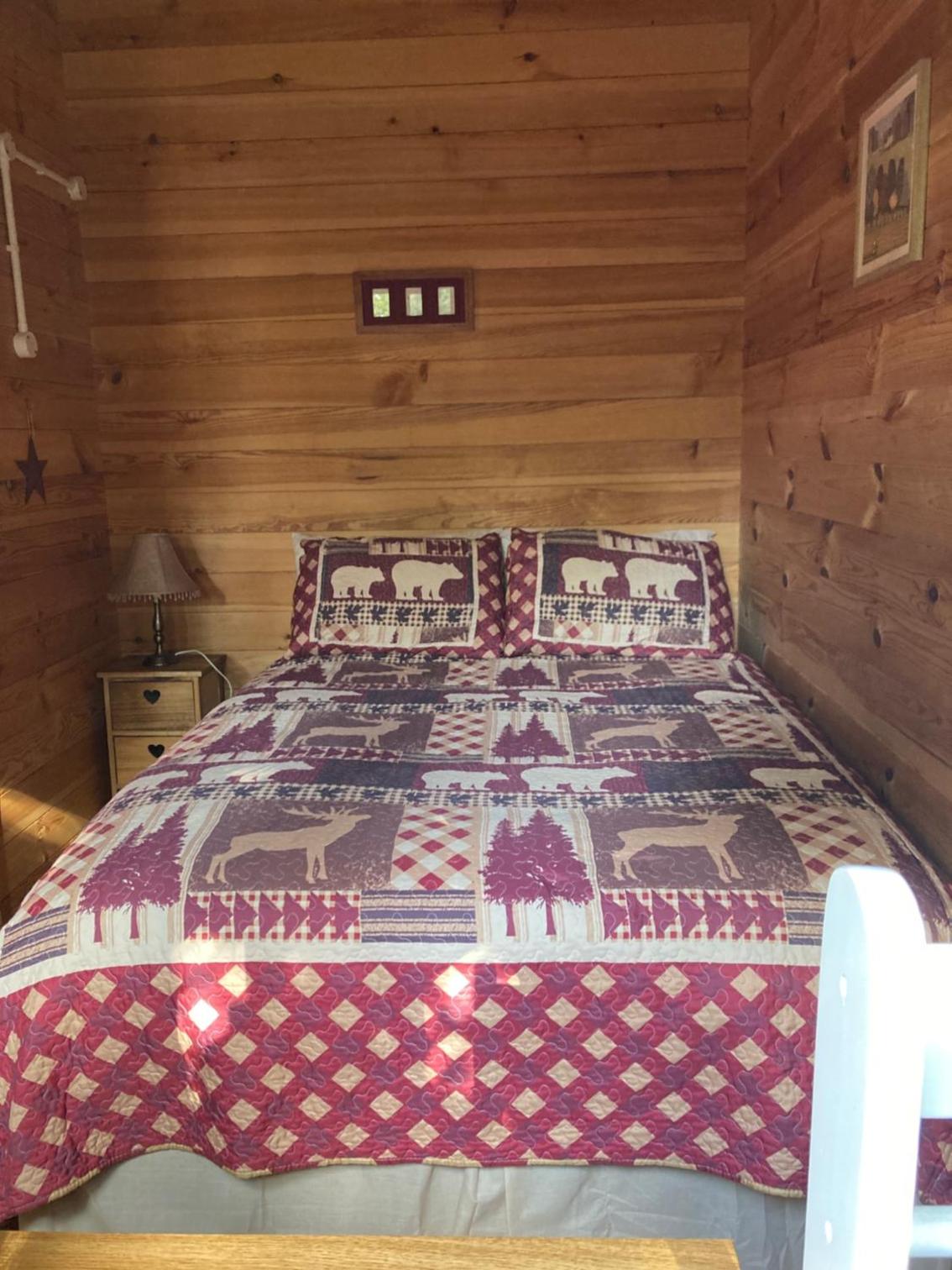 One-Bedroom Log Cabin