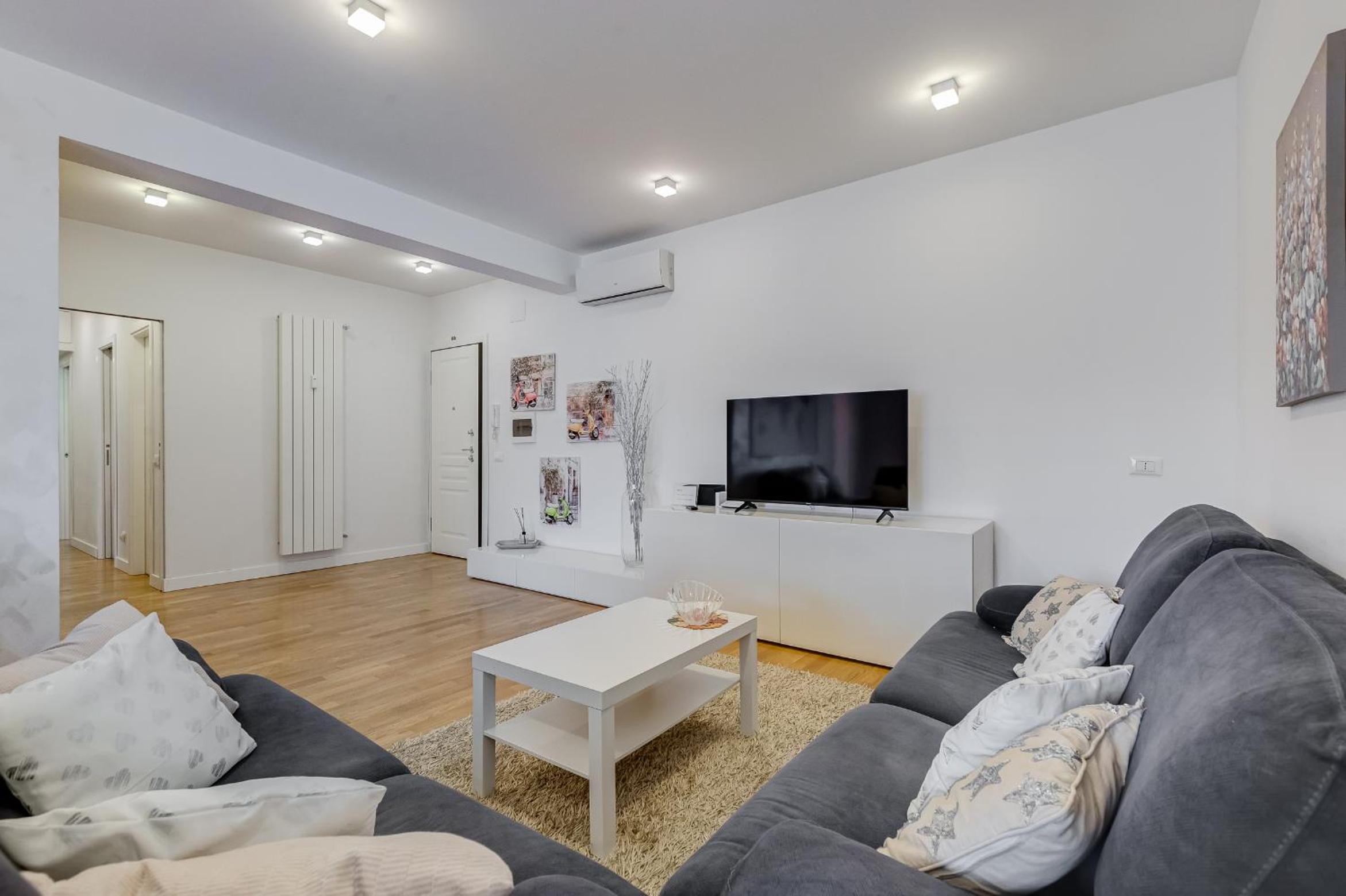 Three-Bedroom Apartment photo 2