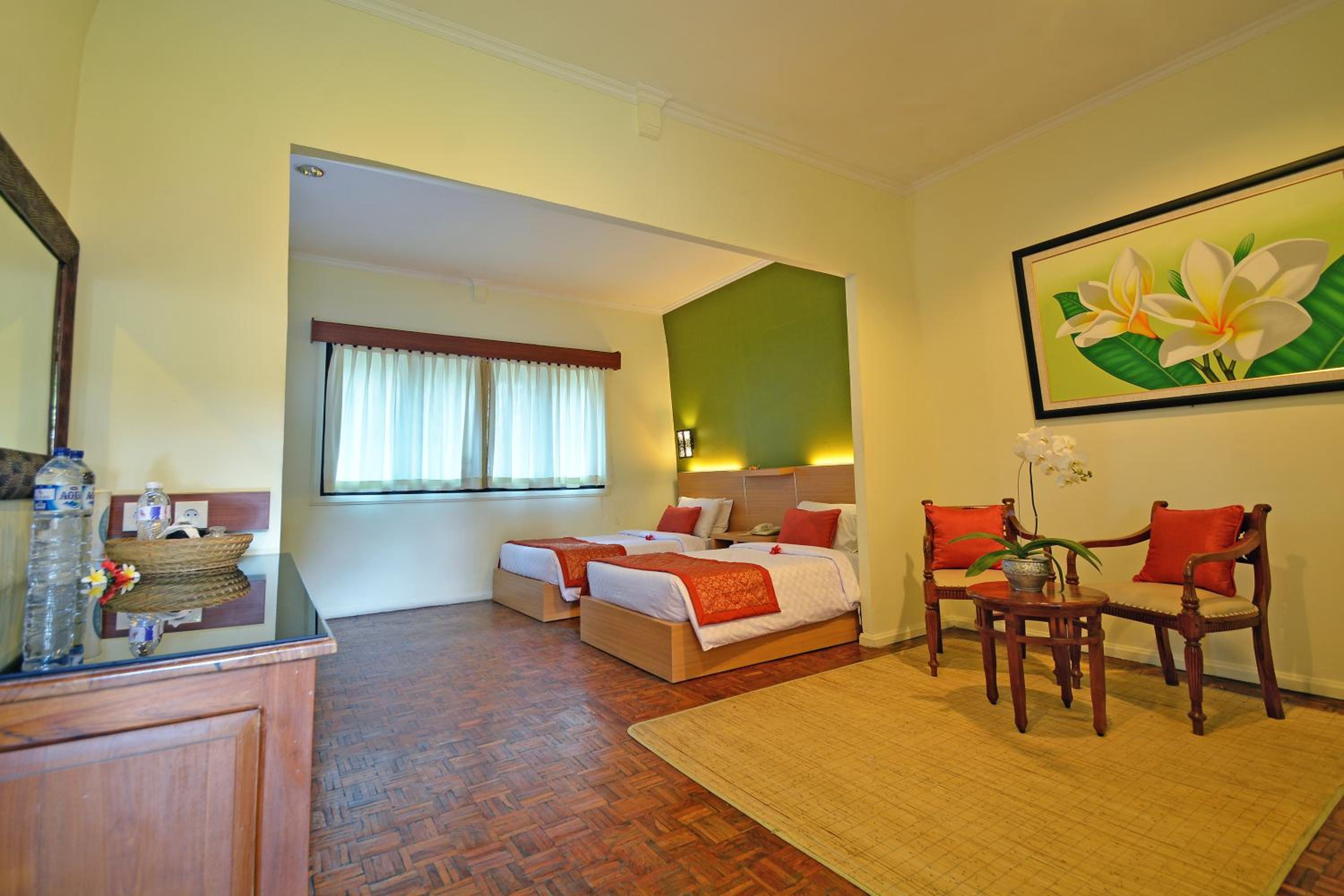 Upstairs Villa - Photo 5