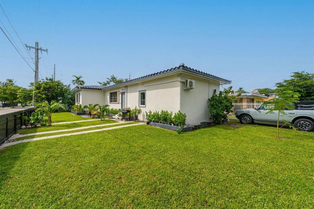 Three-Bedroom House photo 2