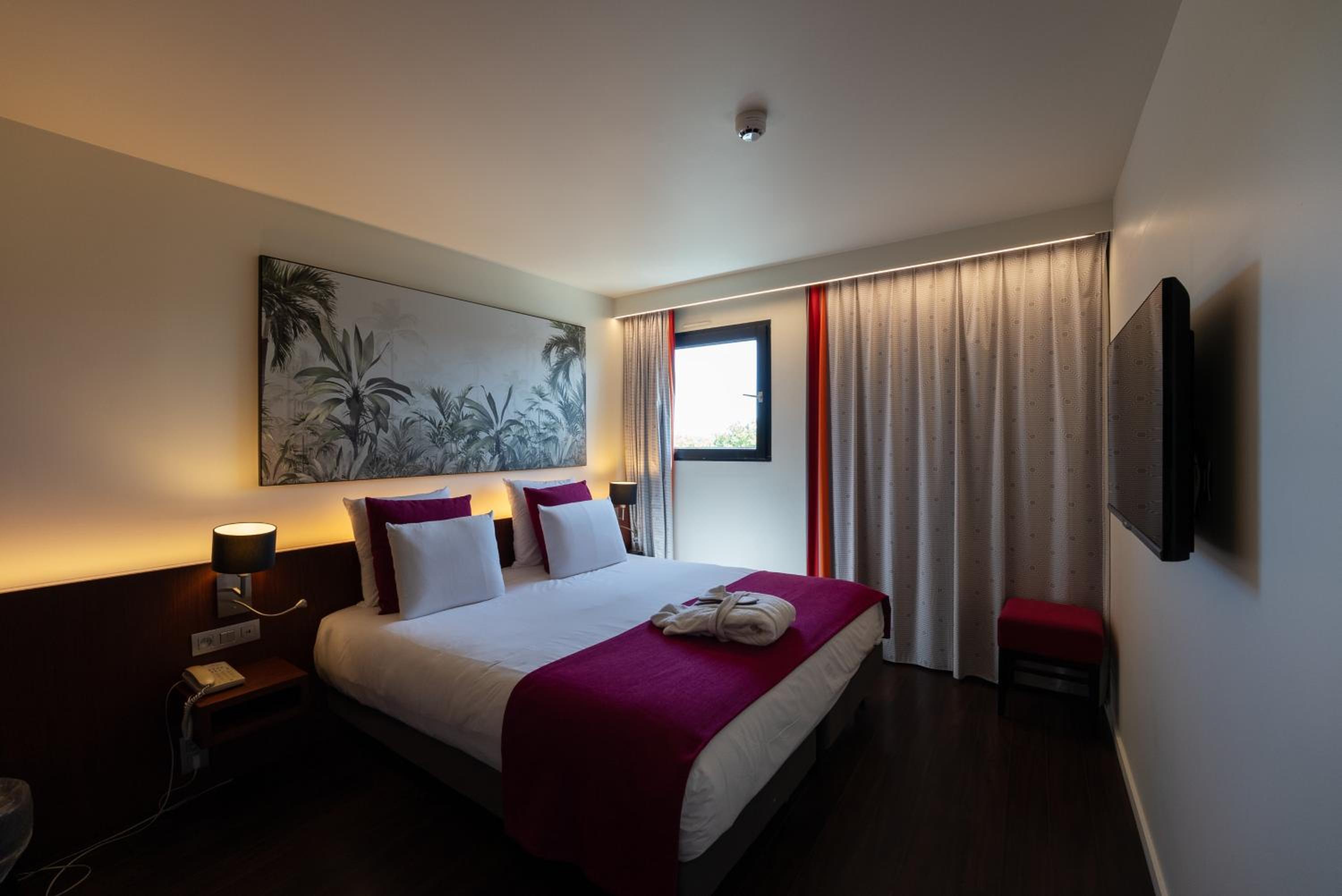Standard Double Room - Photo 8