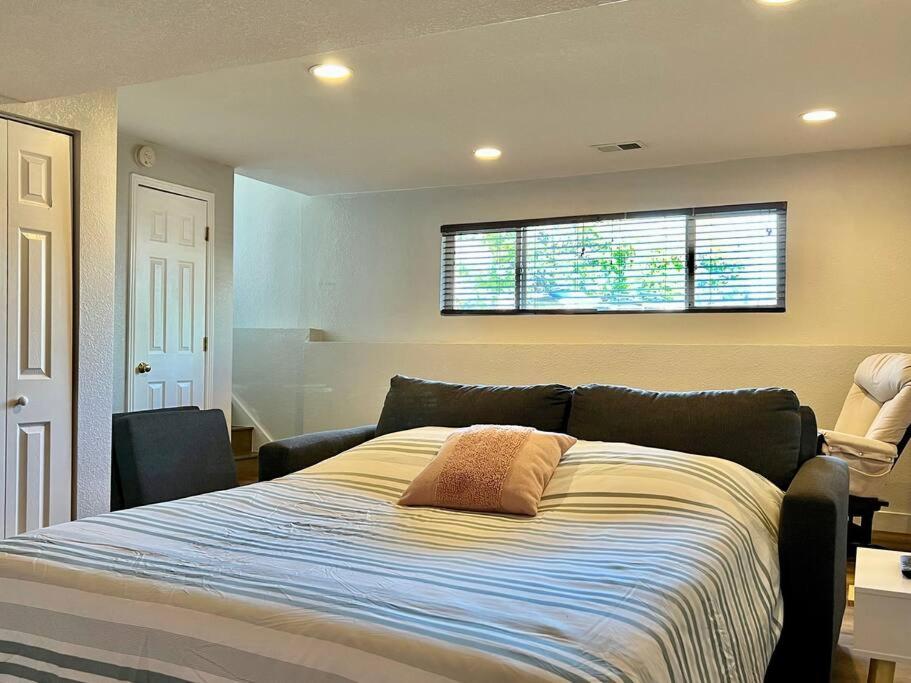 Three-Bedroom House photo 2