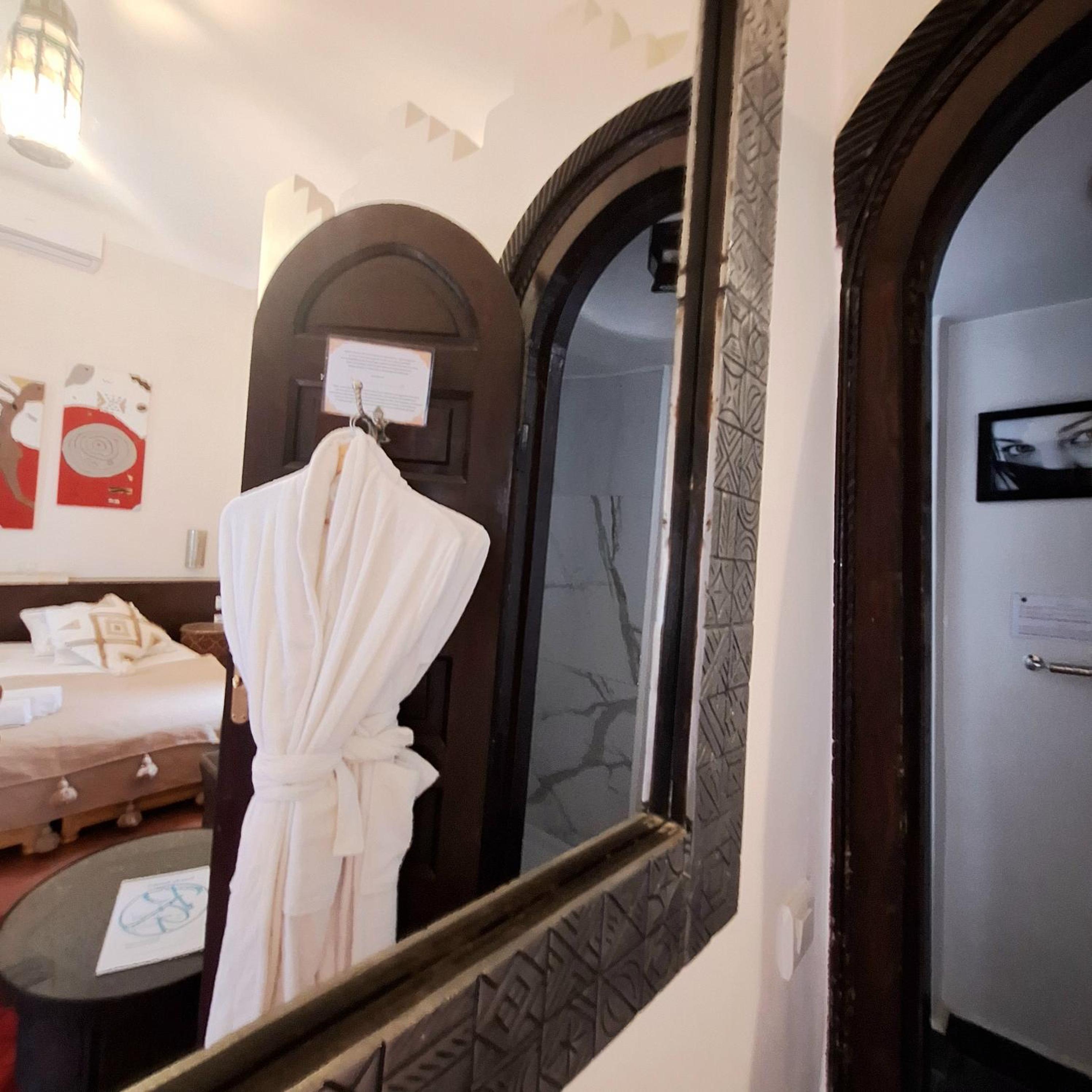 Standard Double Room - Photo 17