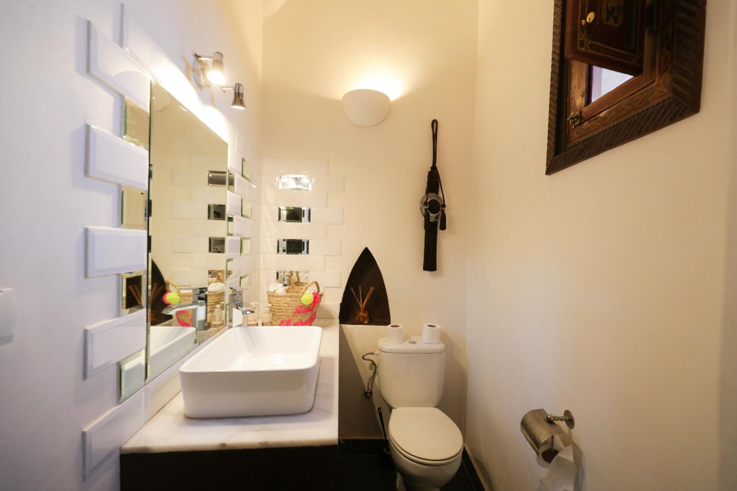 Standard Double Room - Photo 12