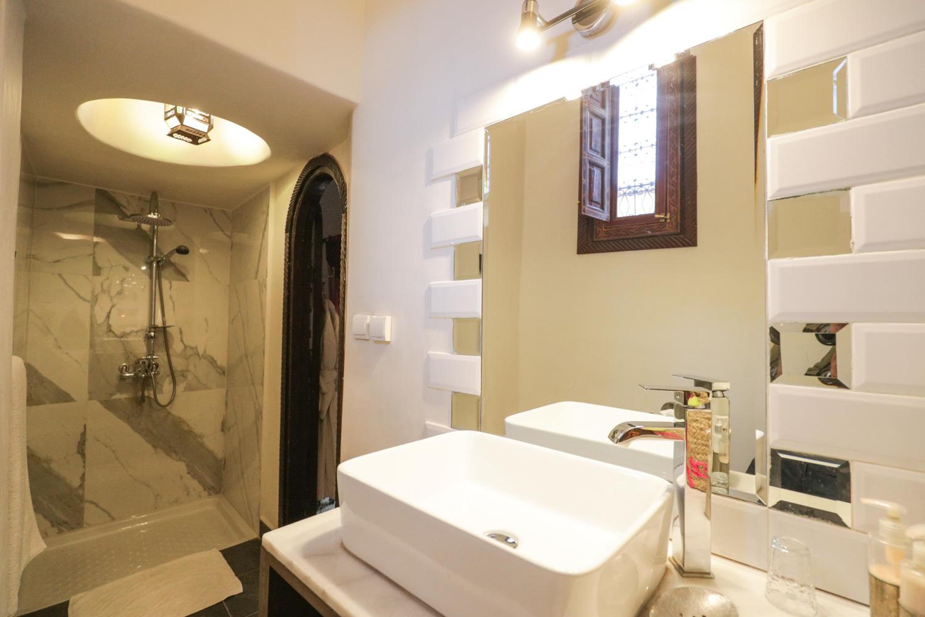 Standard Double Room - Photo 10