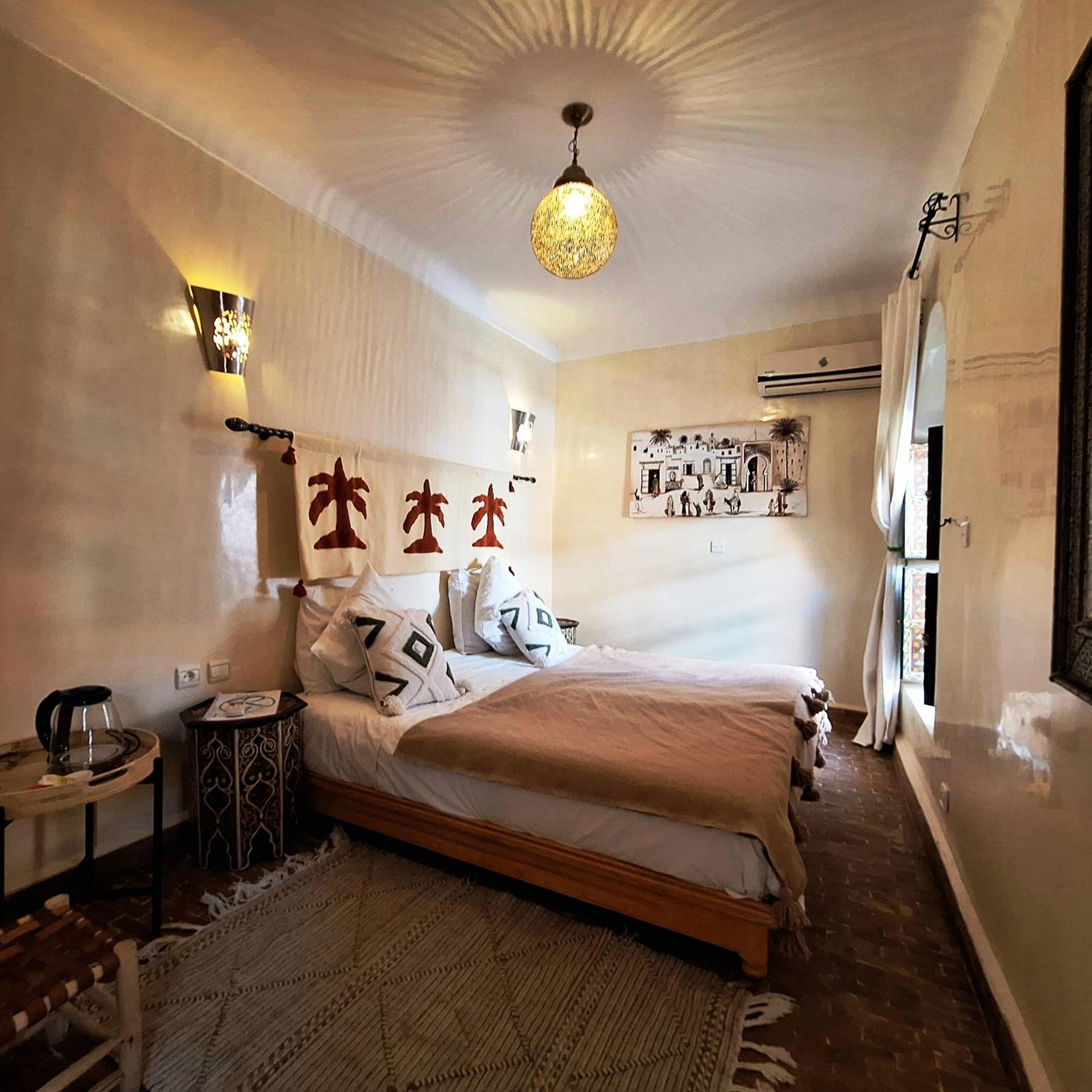 Standard Double Room - Photo 11
