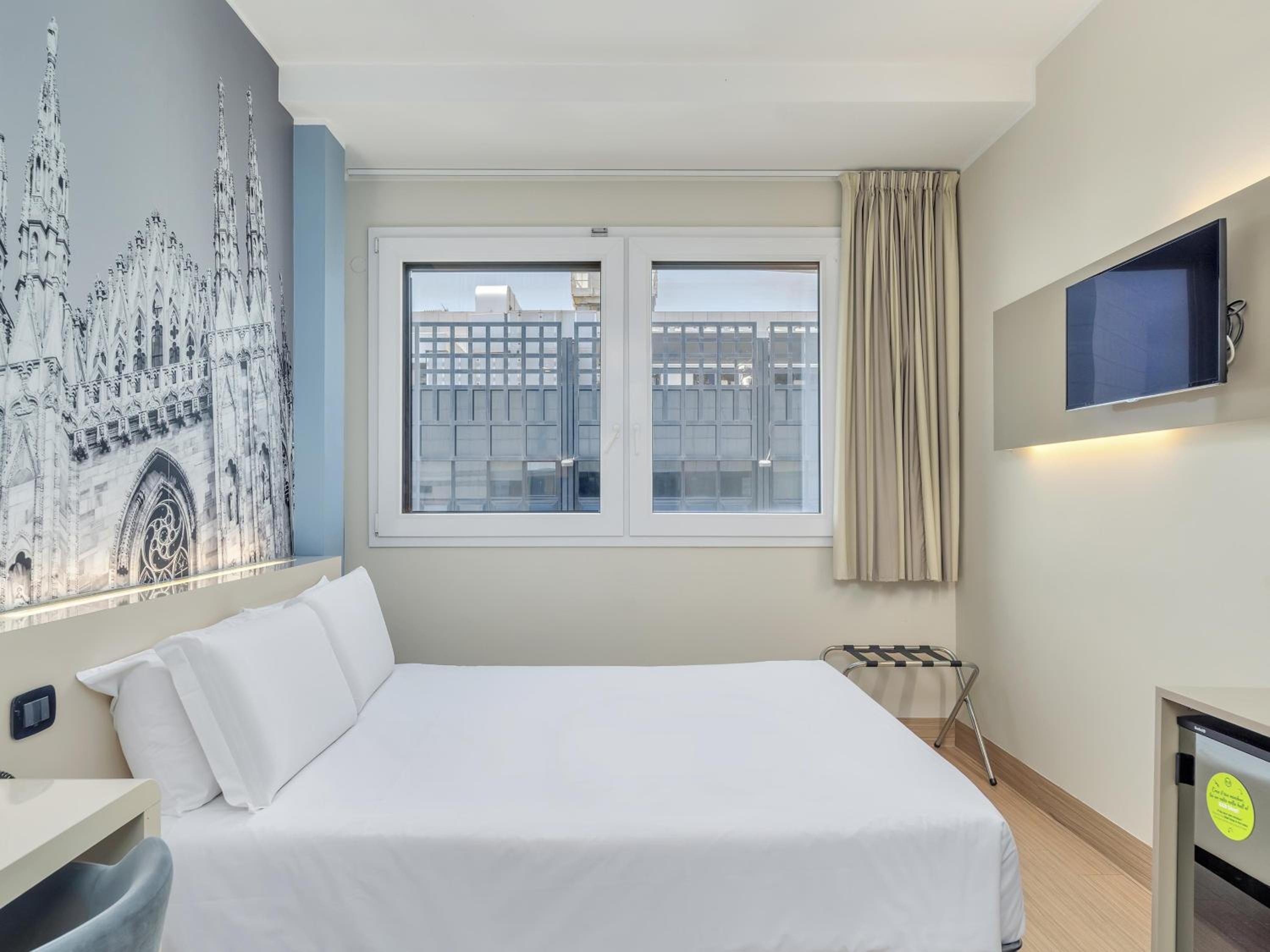Superior Double Room thumbnail 6