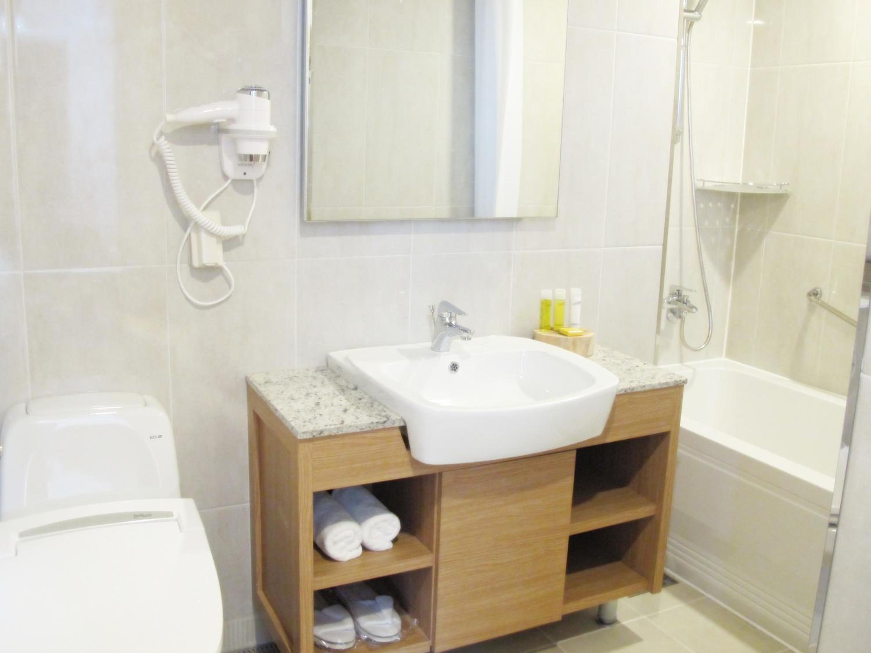 Studio Suite (1 King Bed) - Photo 5