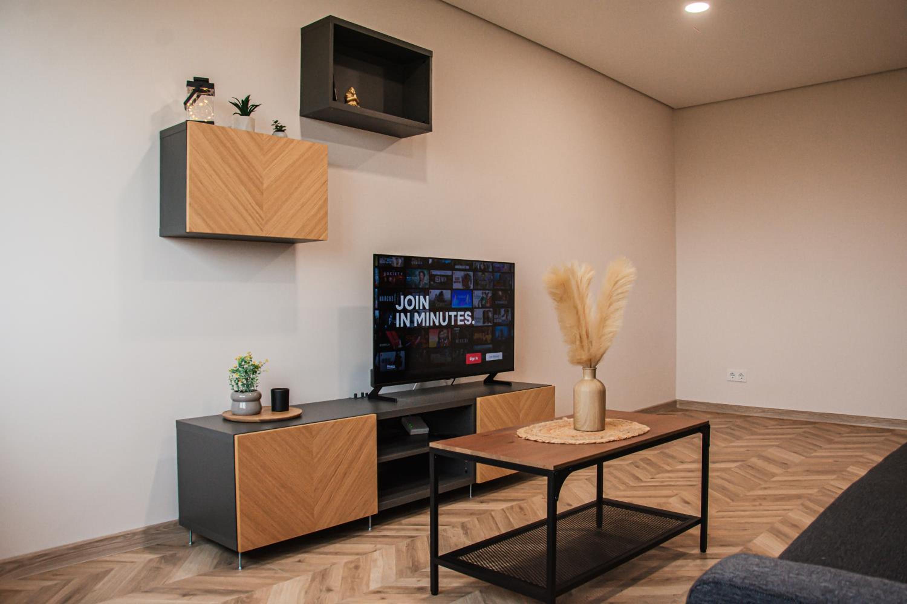 One-Bedroom Apartment photo 1