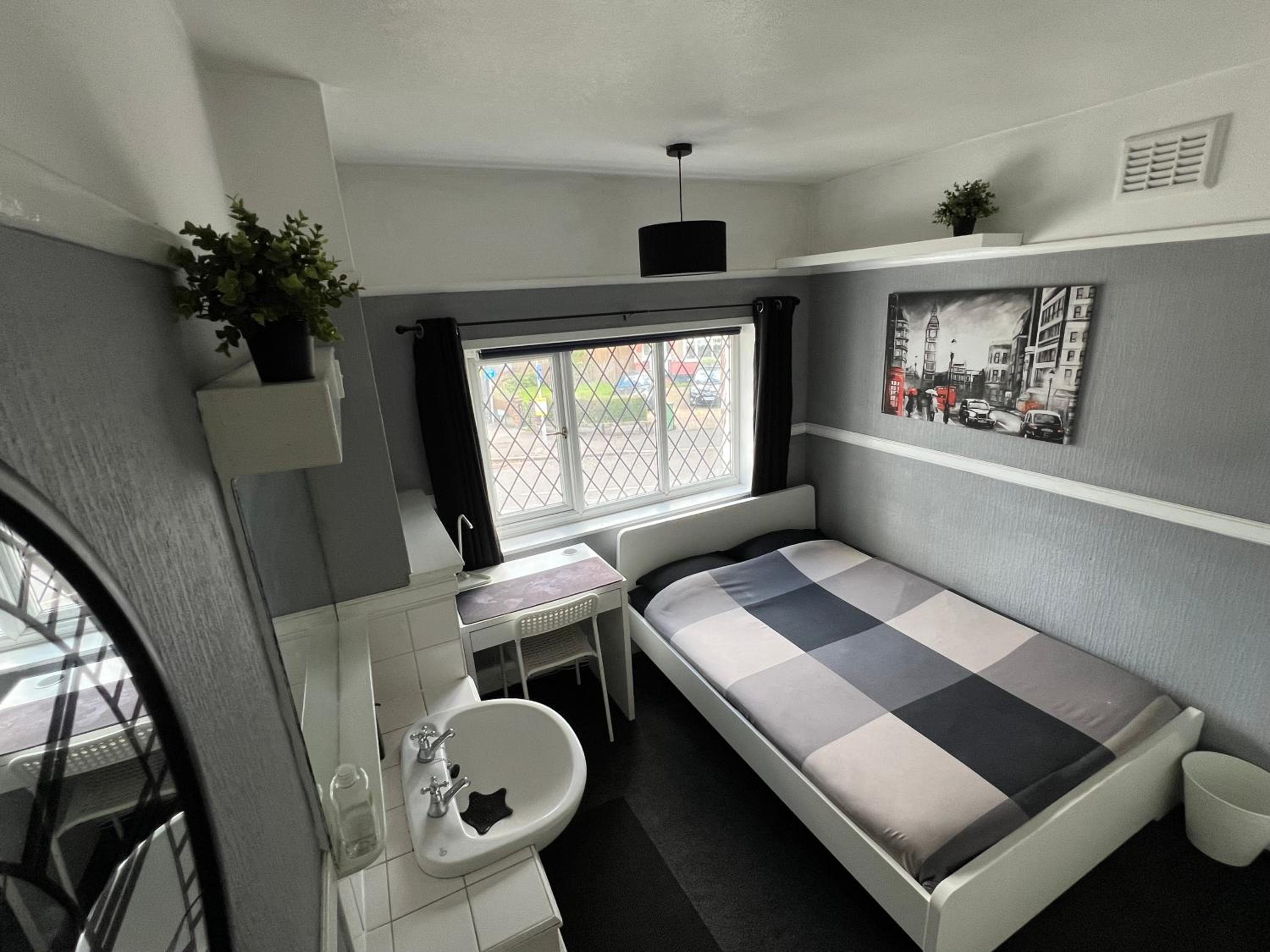 Large Double Room photo 3
