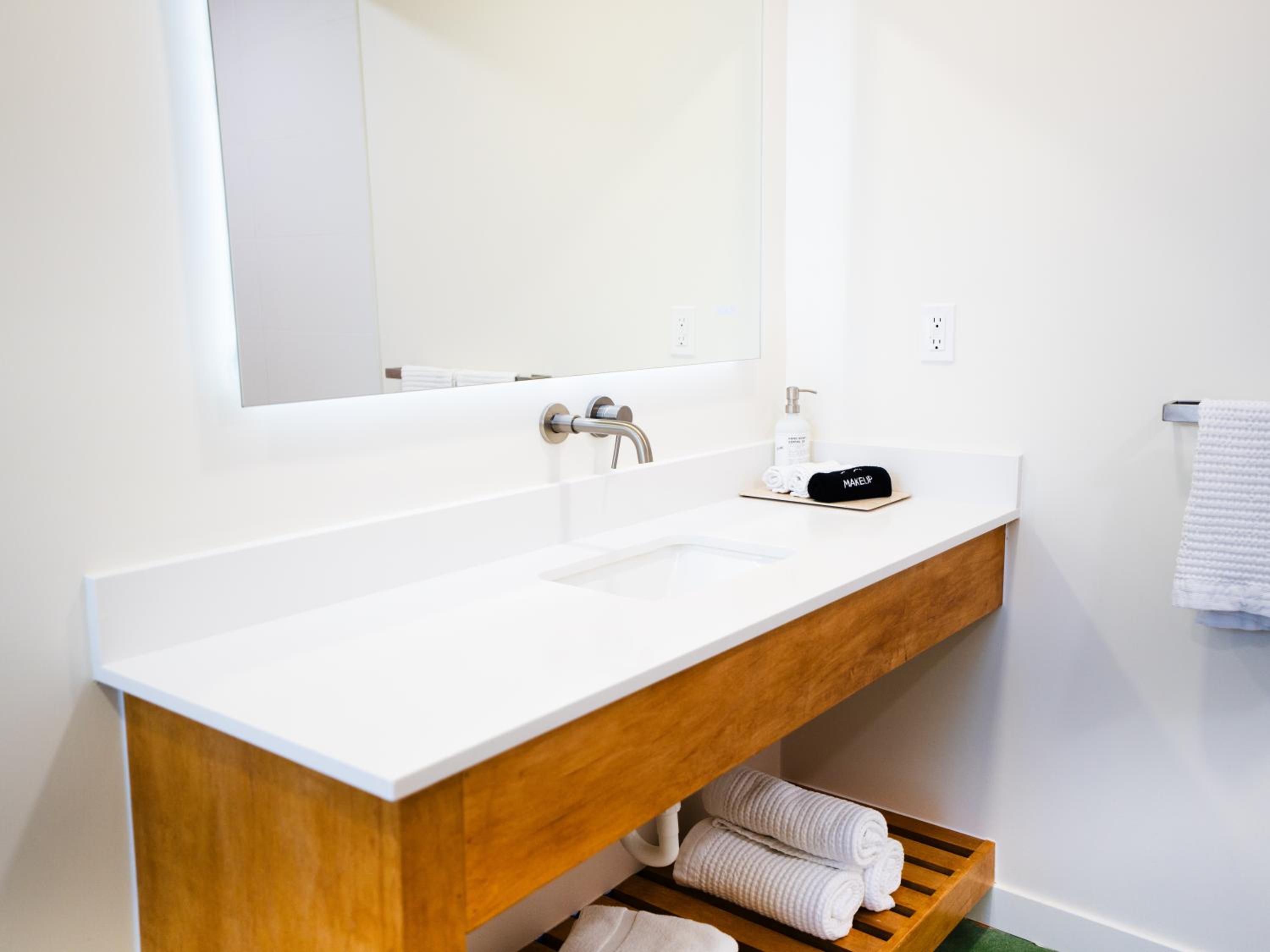 King Suite with Pool View photo 2
