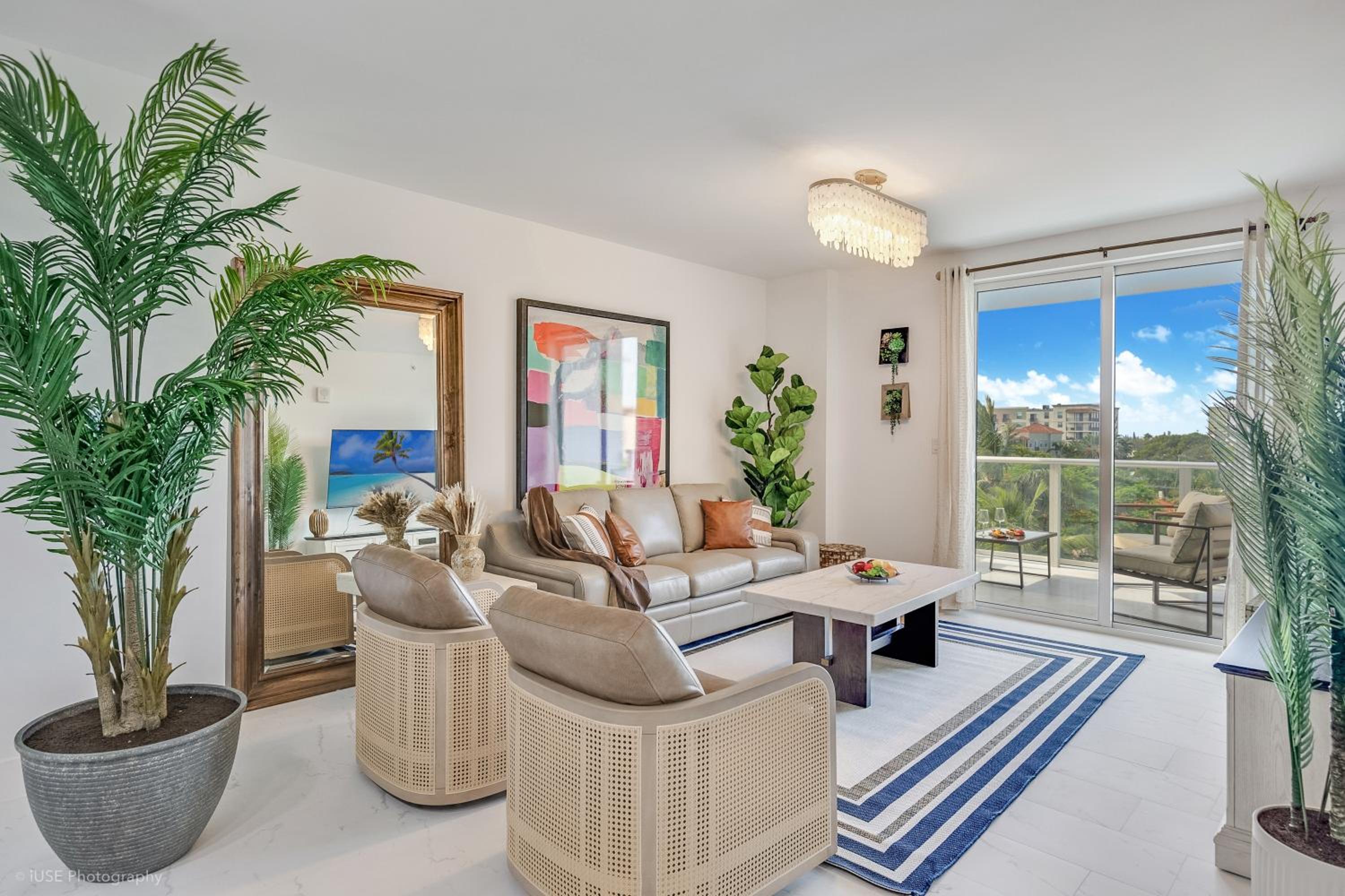 Three-Bedroom Premium Apartment with Balcony photo 1