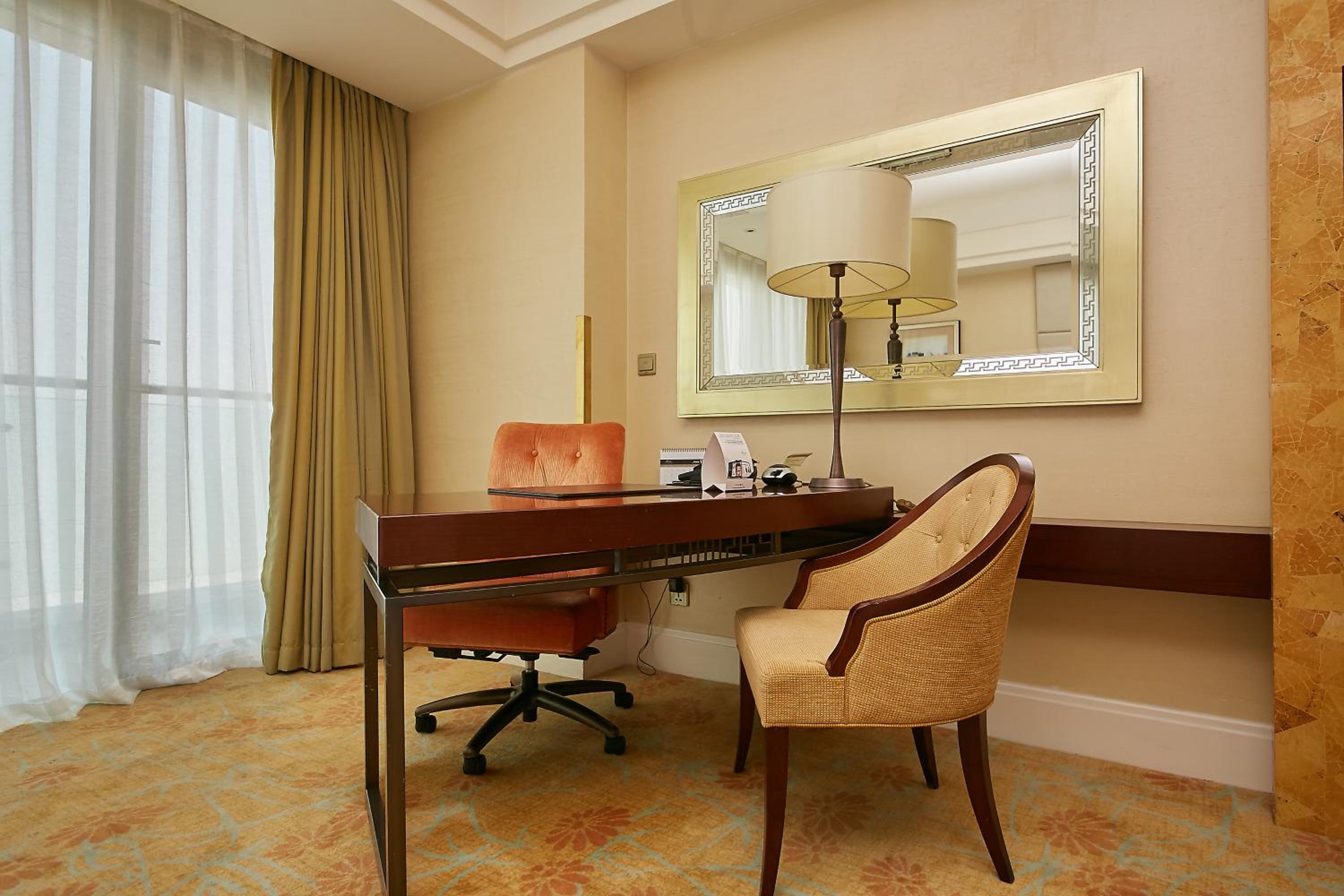 Fairmont Gold Junior Suite
