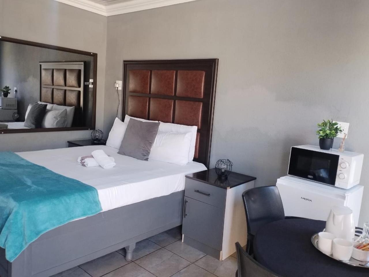 Deluxe Queen Room - Photo 4