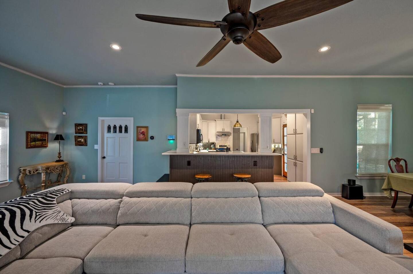 Three-Bedroom House photo 3