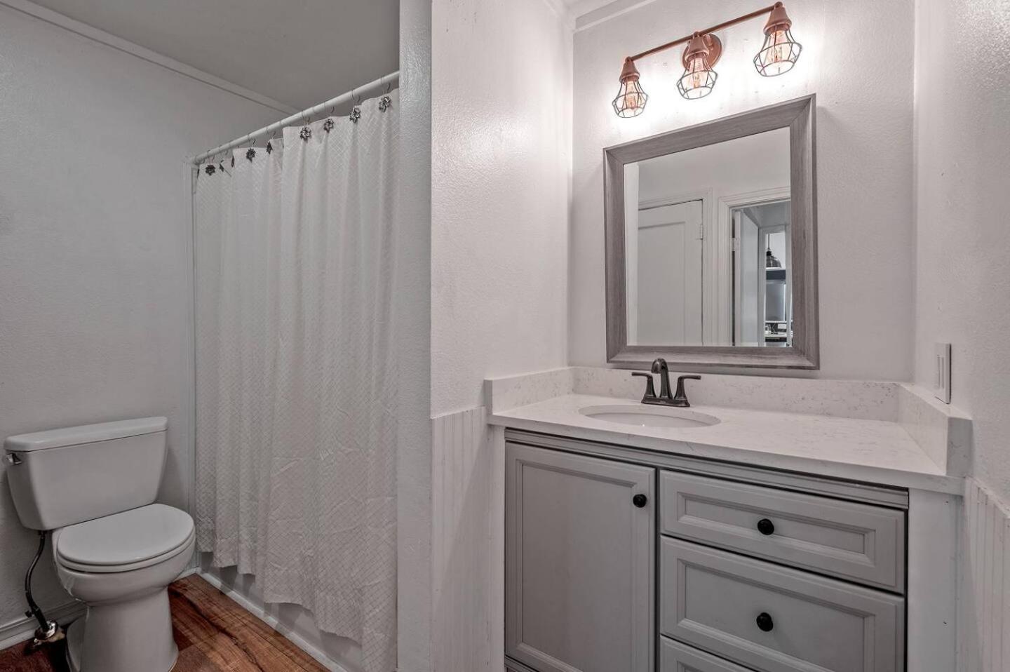 Three-Bedroom House photo 2