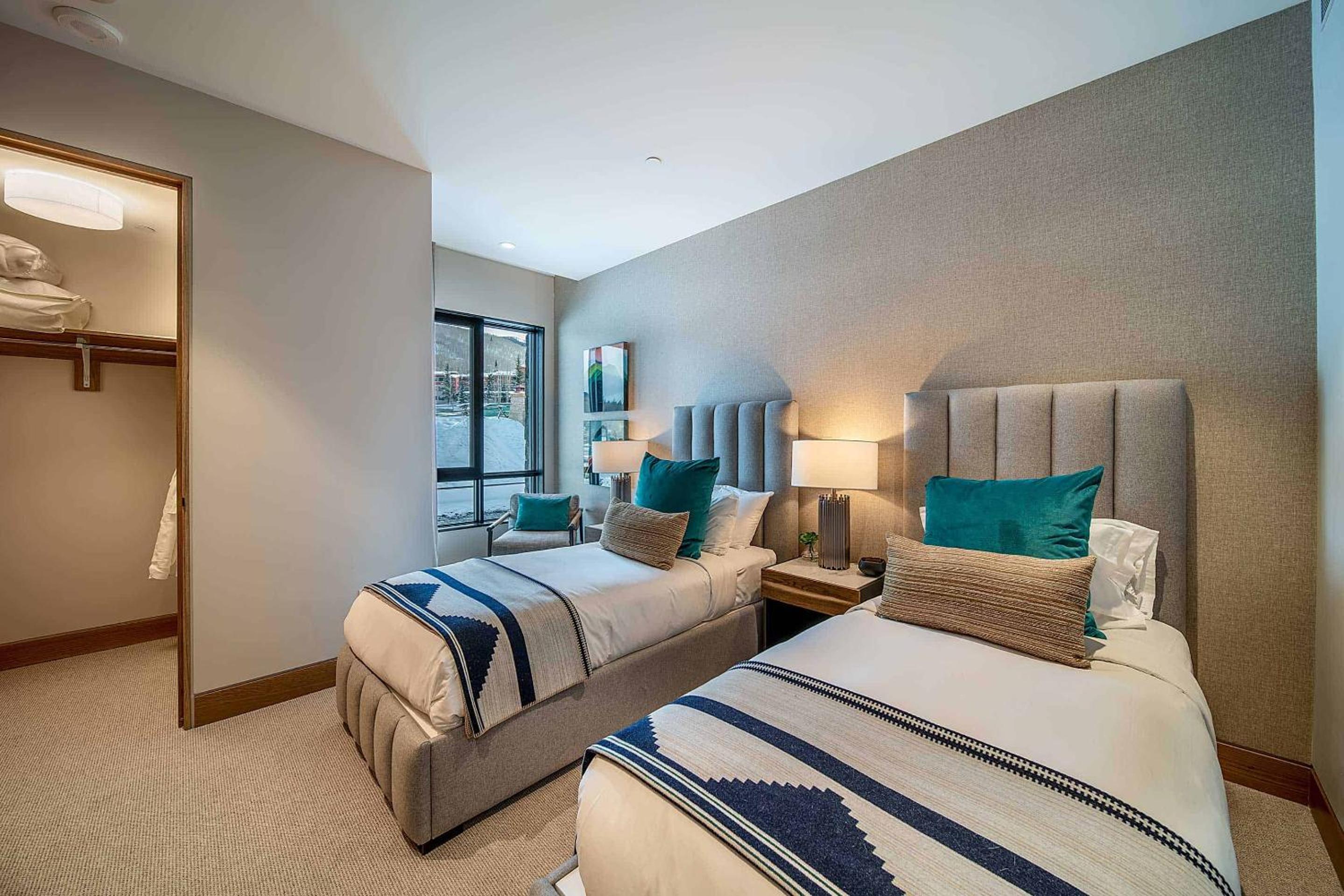 Two-Bedroom Apartment with Mountain View photo 2