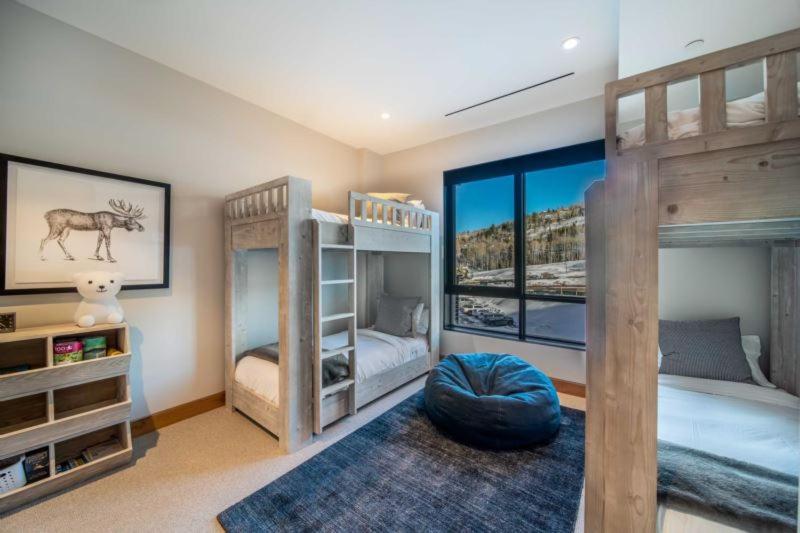 Three-Bedroom Apartment with Mountain View photo 3