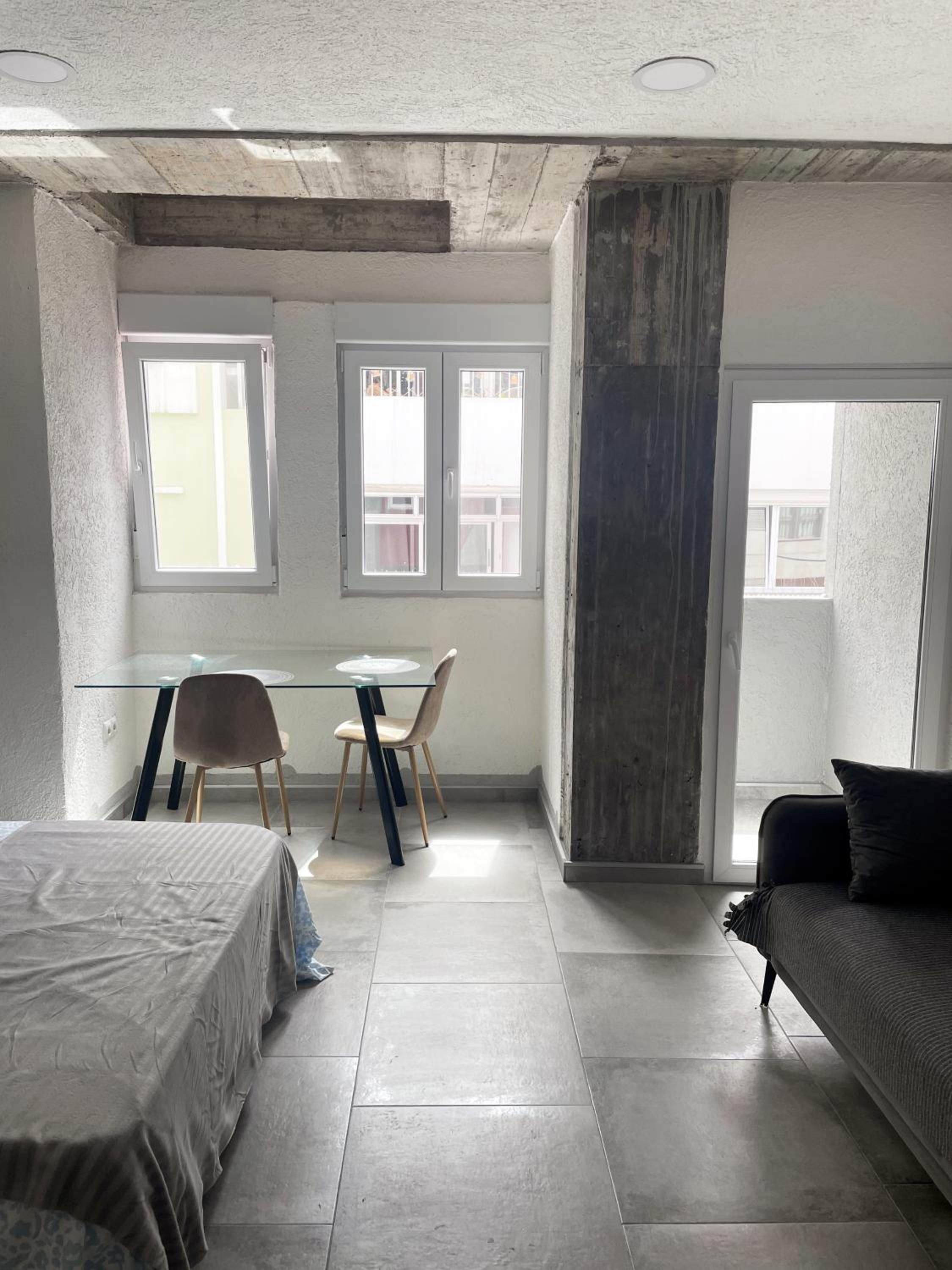 Estudio con Balcón
